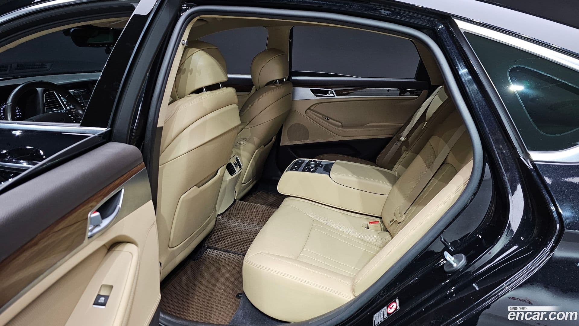 Main__Slider__Photo:G80 Genesis 2019.5-16