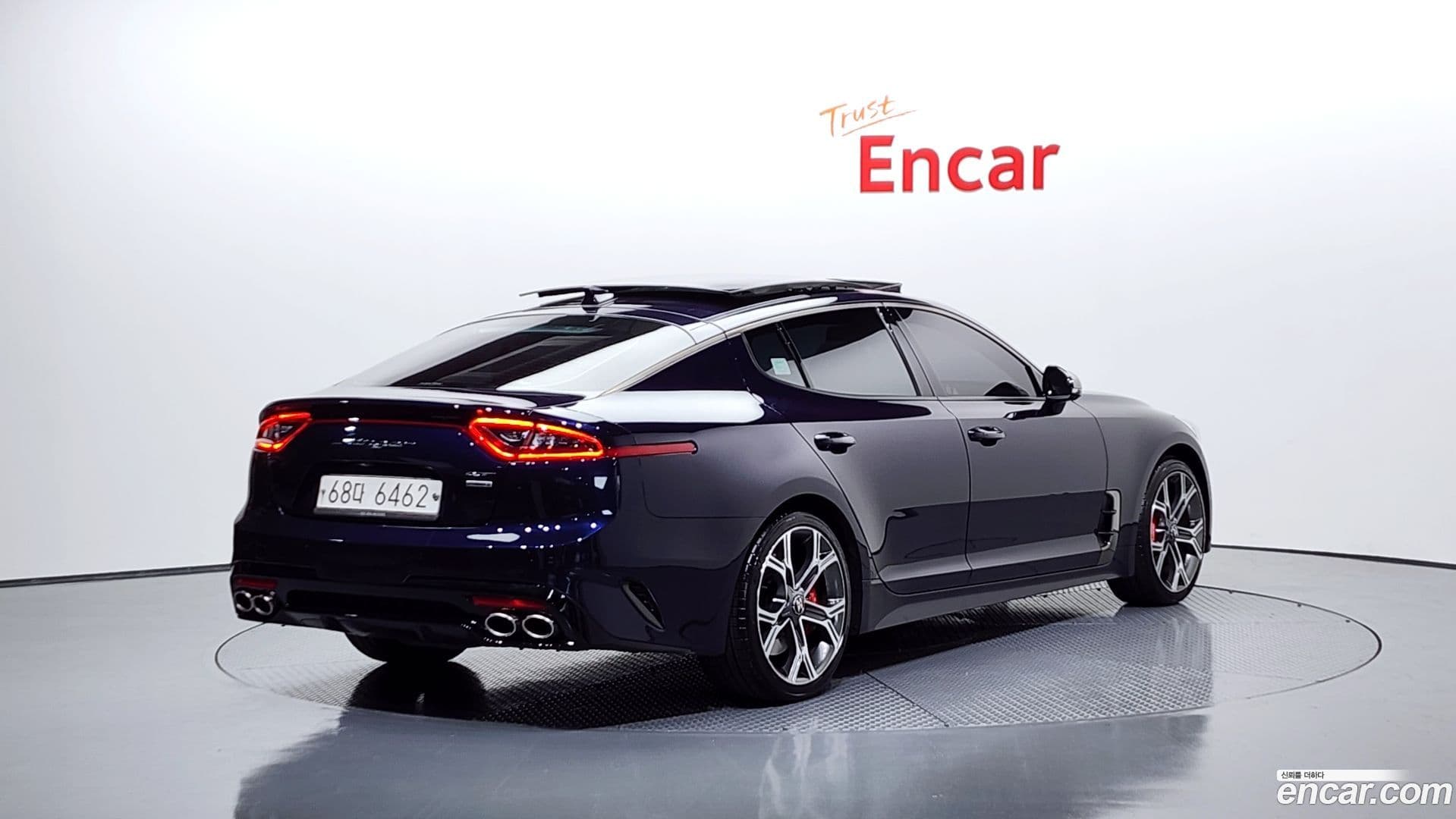 Main__Slider__Photo:Stinger Kia 2019.1-1