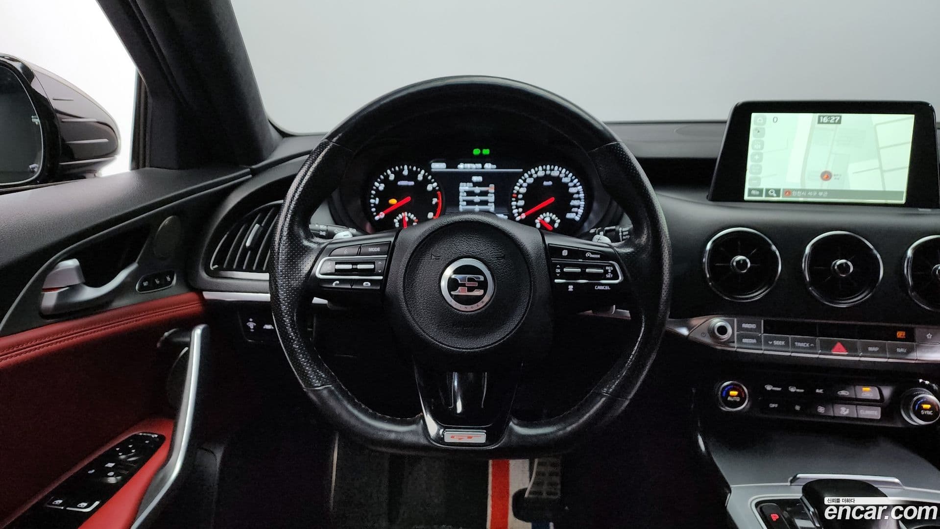 Main__Slider__Photo:Stinger Kia 2019.1-12