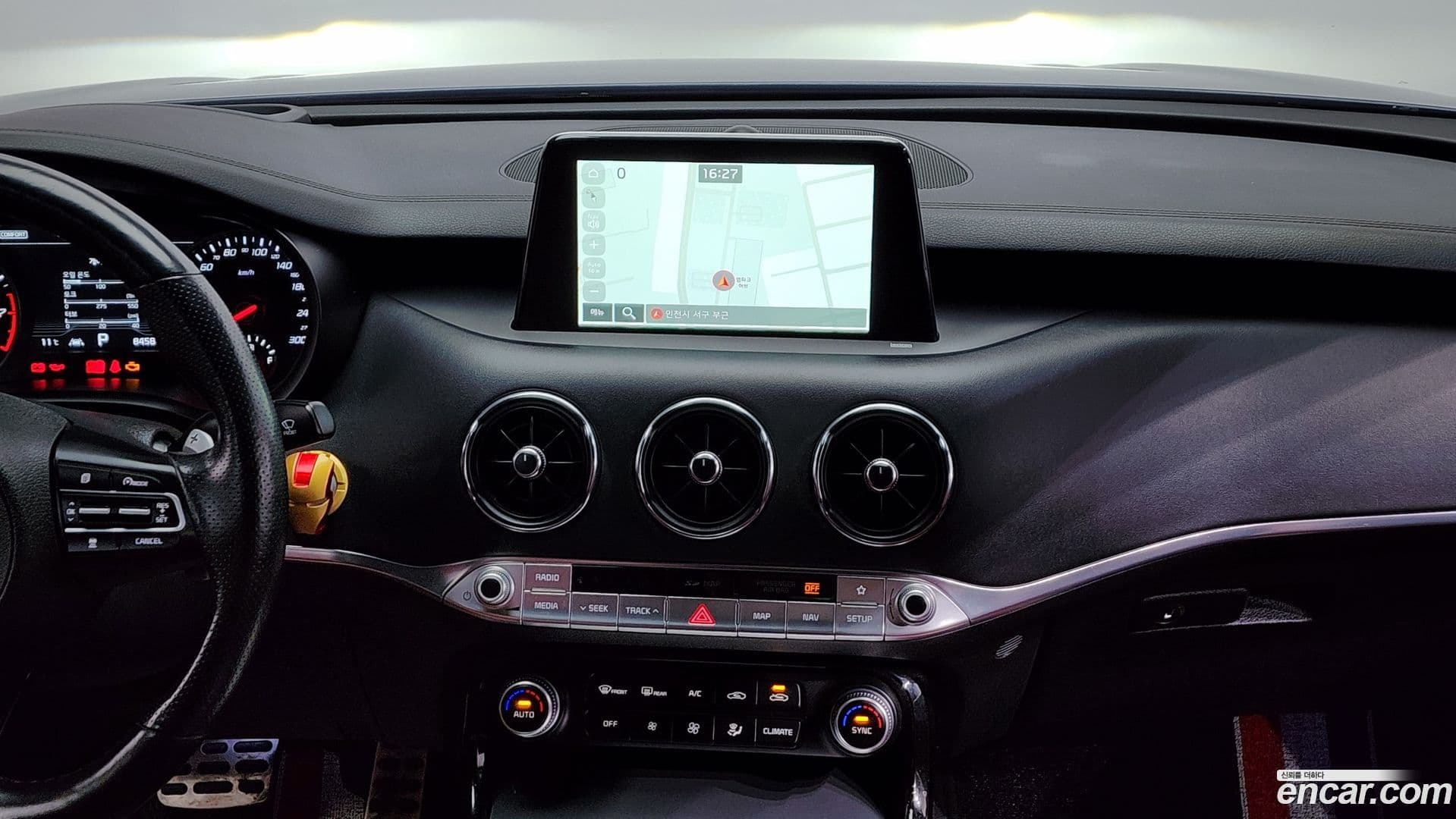 Main__Slider__Photo:Stinger Kia 2019.1-13