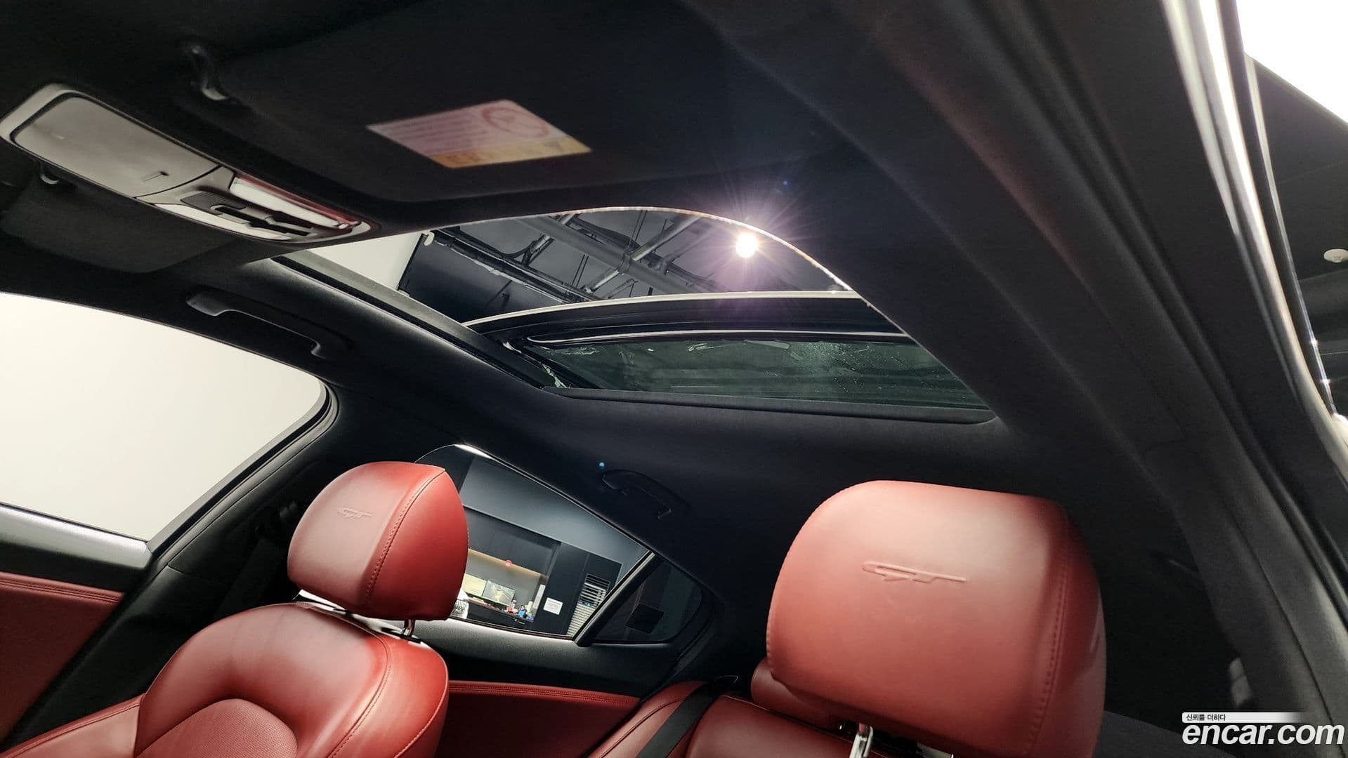 Main__Slider__Photo:Stinger Kia 2019.1-18