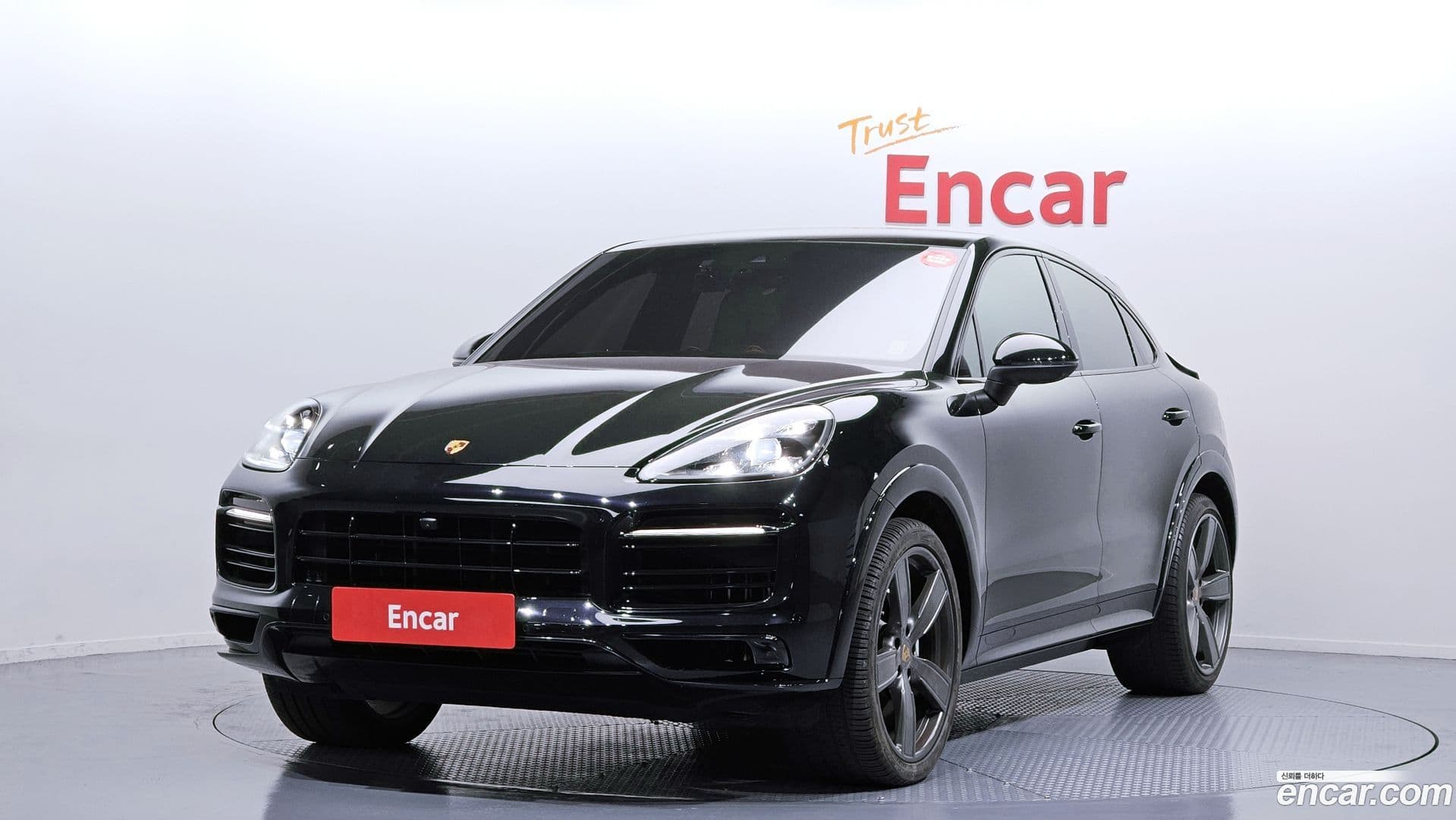 Main__Slider__Photo:Cayenne Porsche 2021.0-0