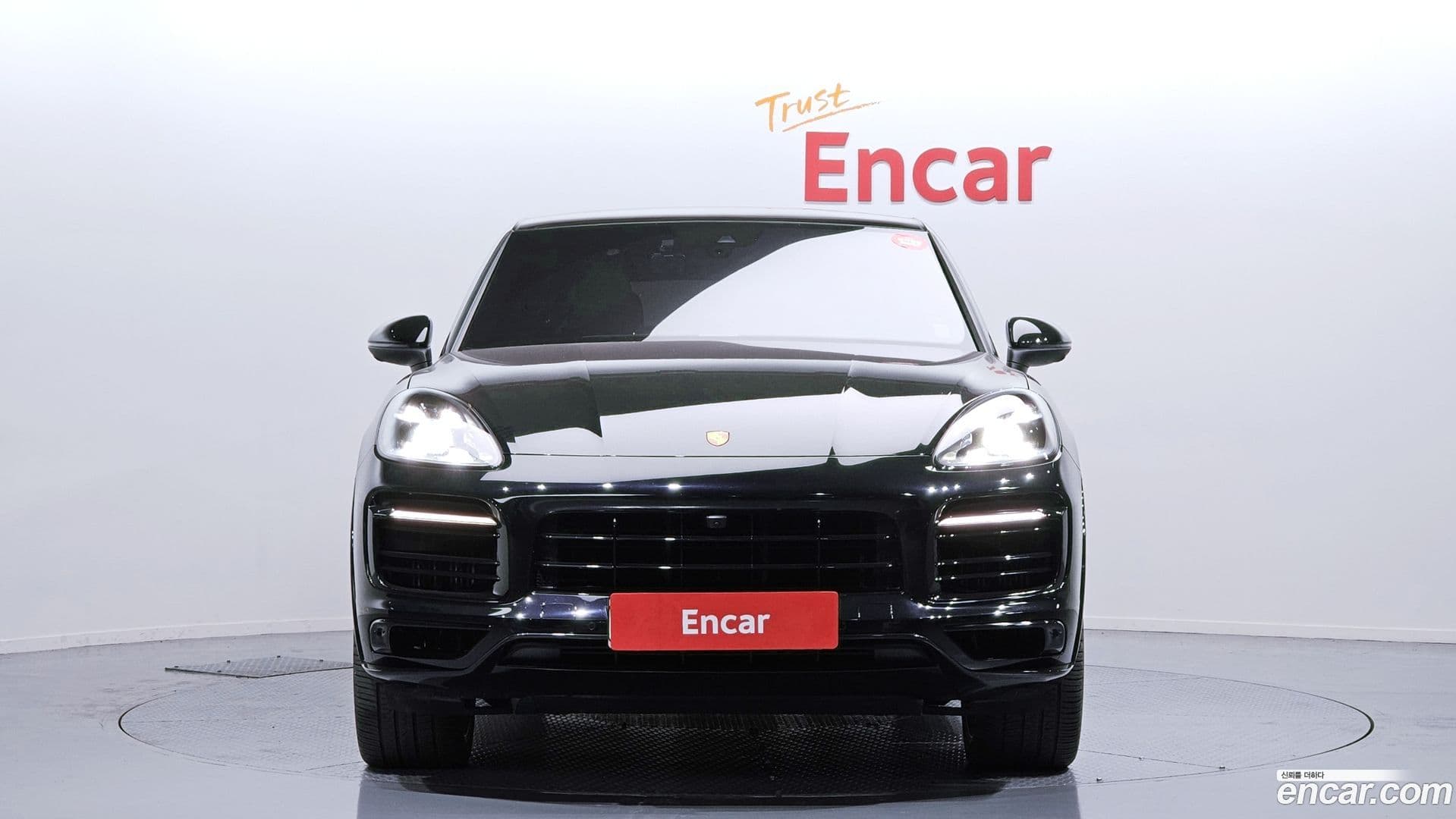 Main__Slider__Photo:Cayenne Porsche 2021.0-2