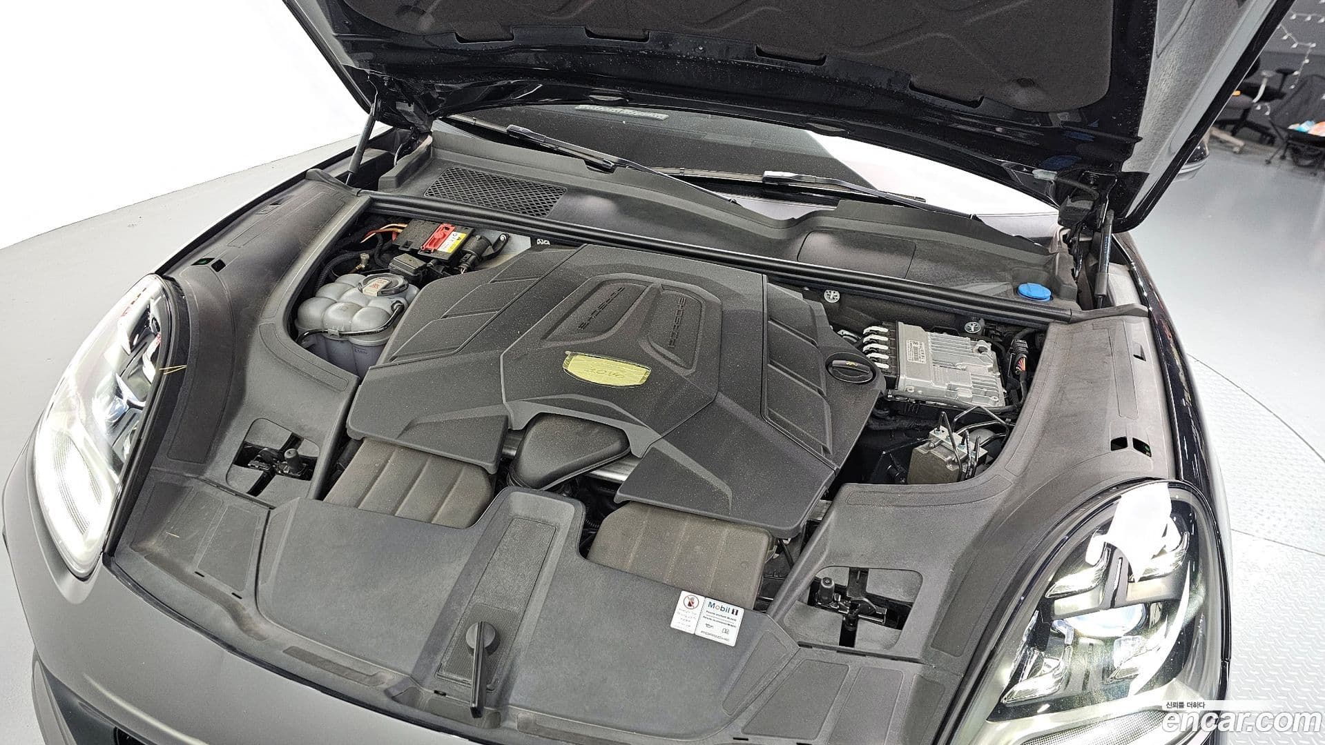 Main__Slider__Photo:Cayenne Porsche 2021.0-5