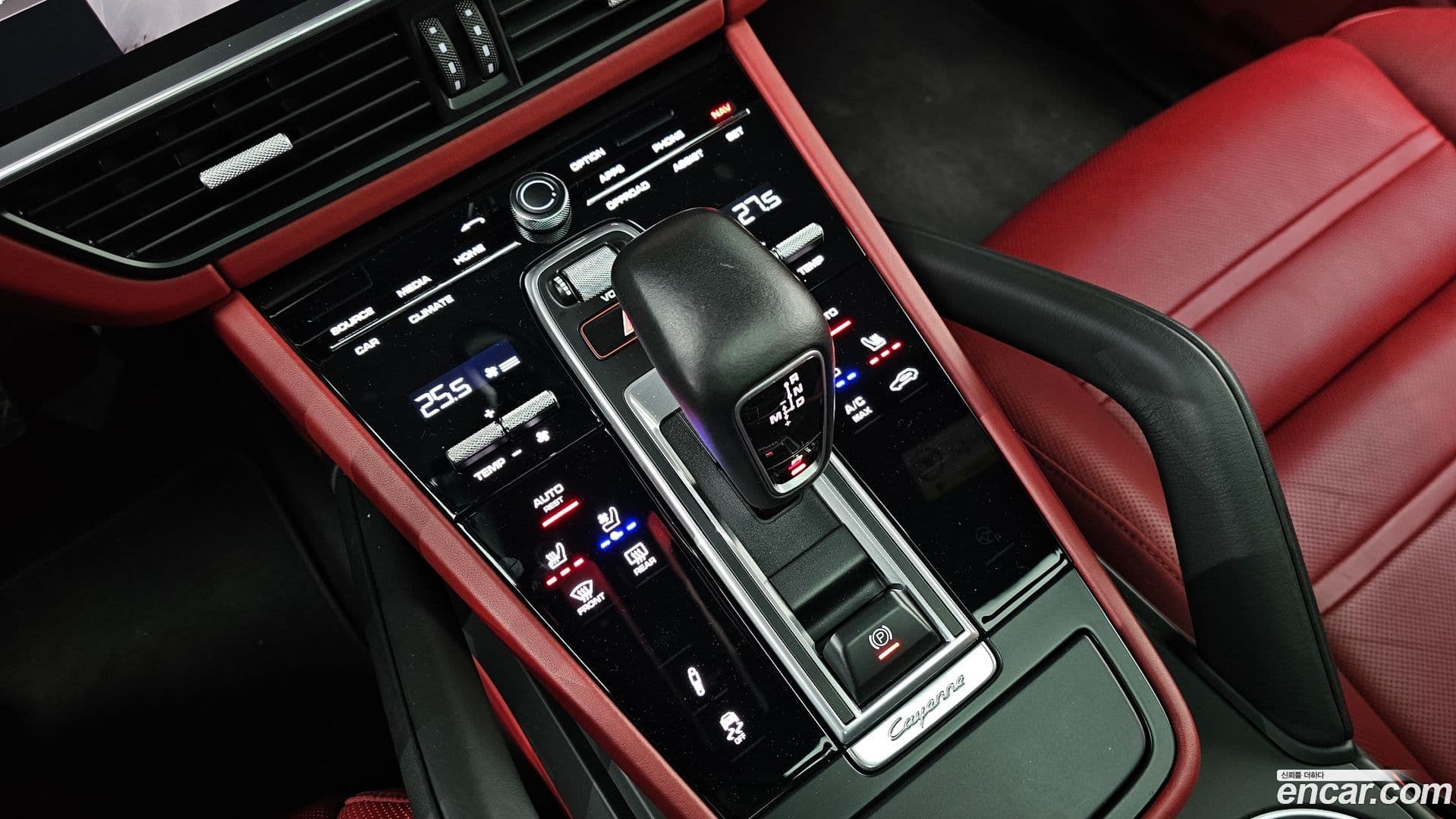 Main__Slider__Photo:Cayenne Porsche 2021.0-8