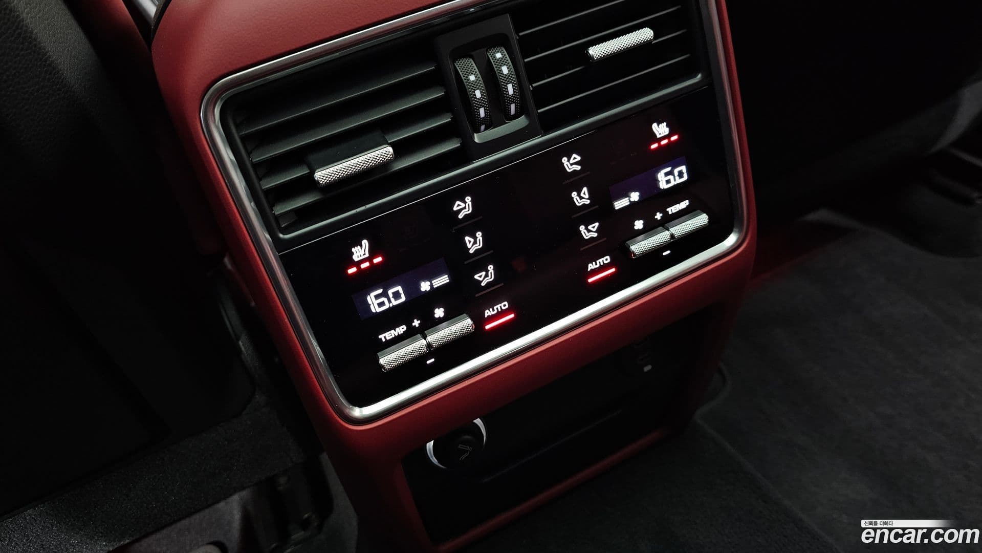 Main__Slider__Photo:Cayenne Porsche 2021.0-16