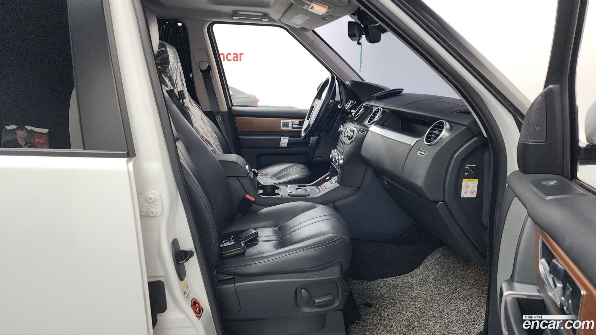 Main__Slider__Photo:Discovery Land Rover 2016.11-10