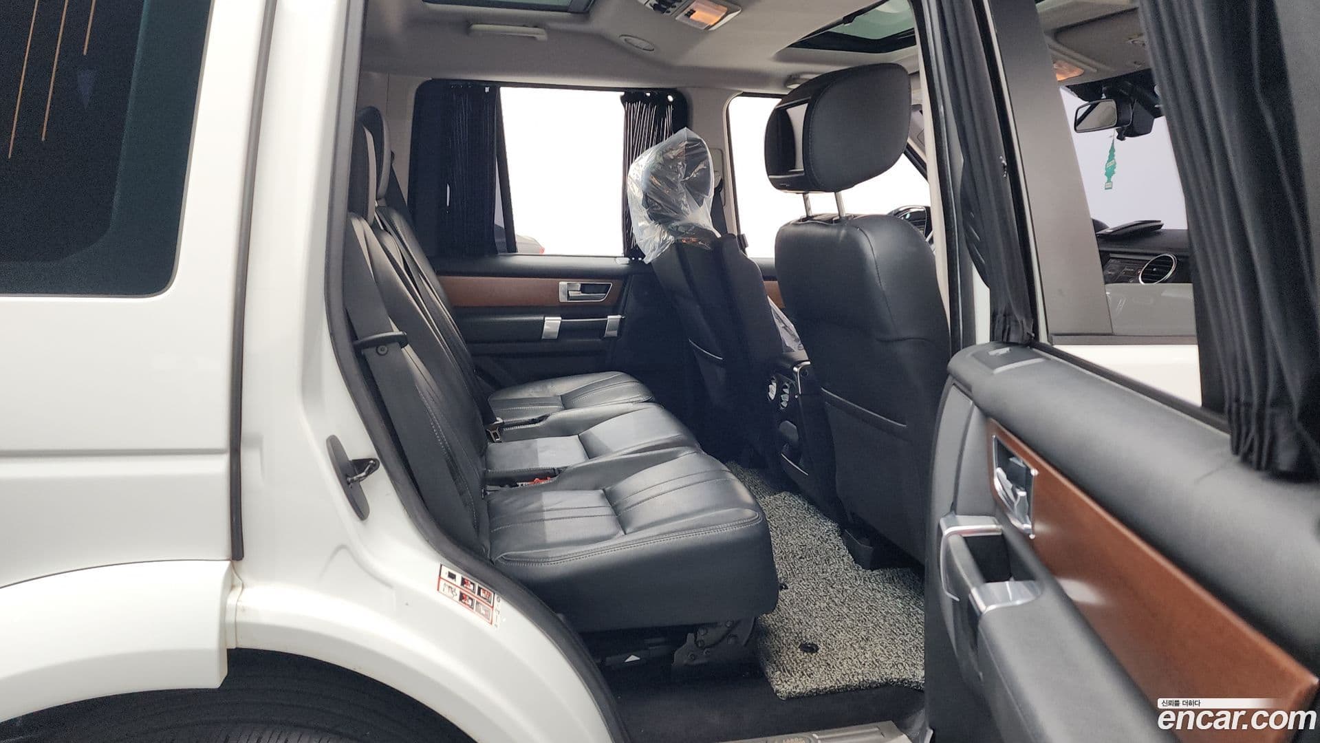 Main__Slider__Photo:Discovery Land Rover 2016.11-11