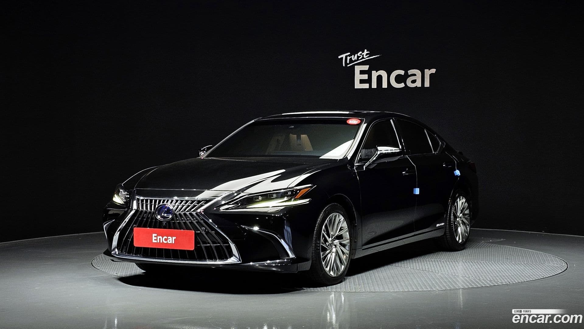 Main__Slider__Photo:ES Lexus 2022.5-0