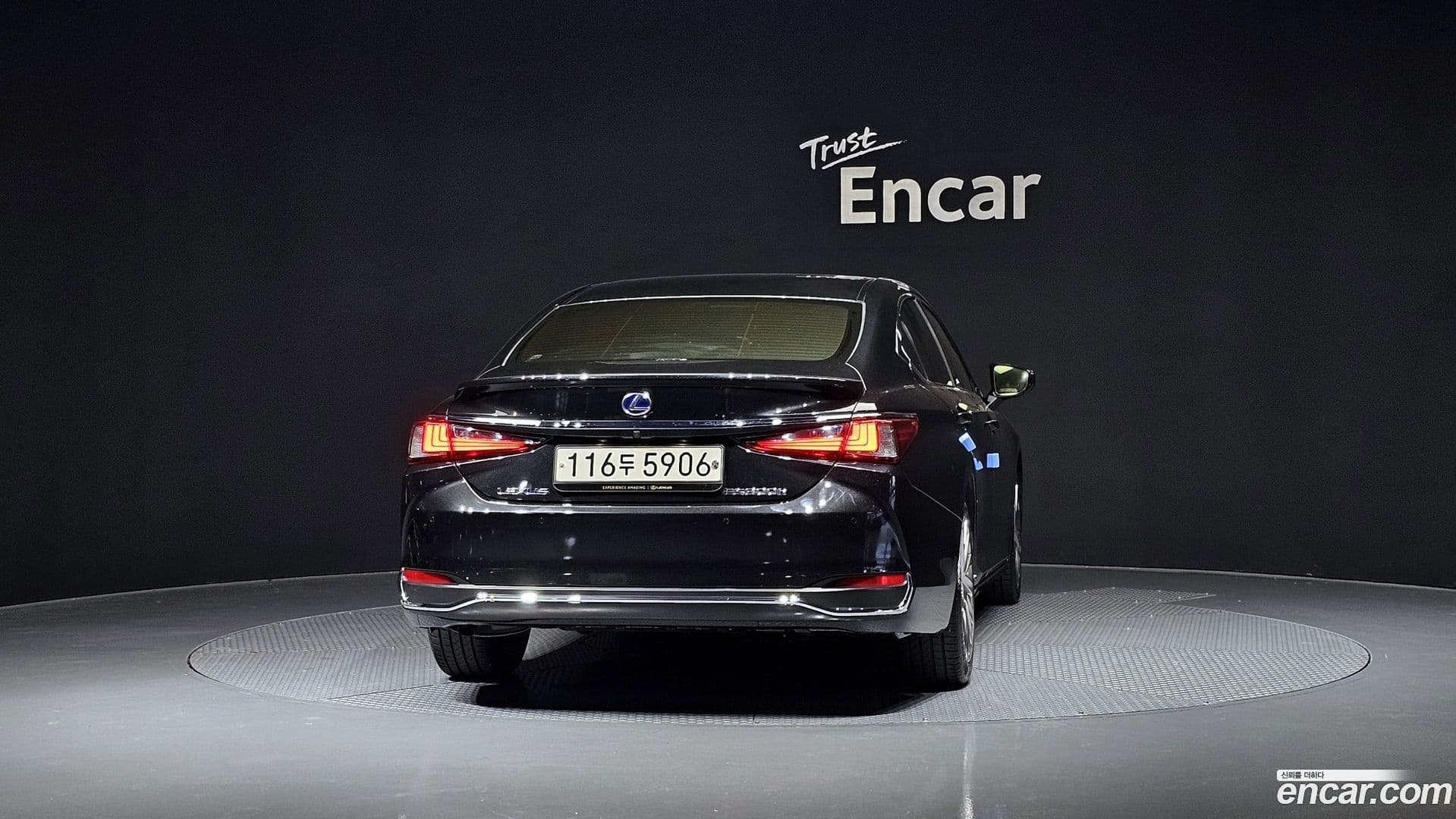 Main__Slider__Photo:ES Lexus 2022.5-3