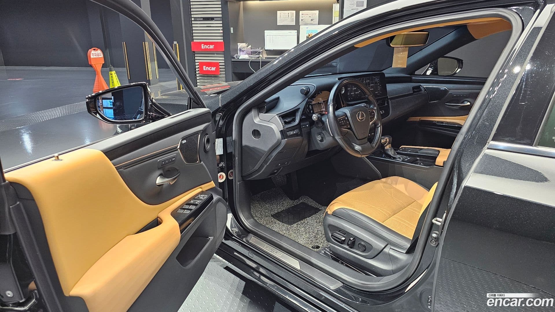 Main__Slider__Photo:ES Lexus 2022.5-10