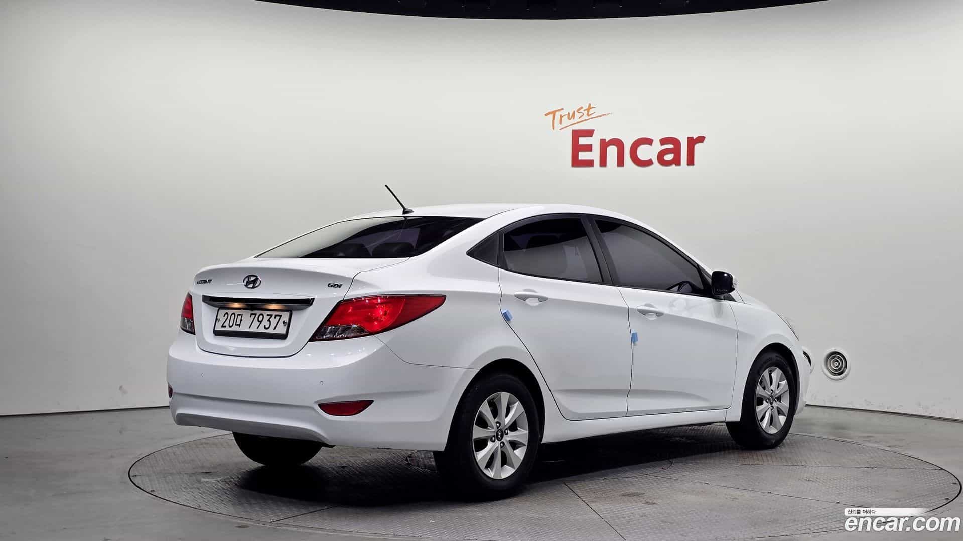 Accent Hyundai 2015.3-OUTER-002