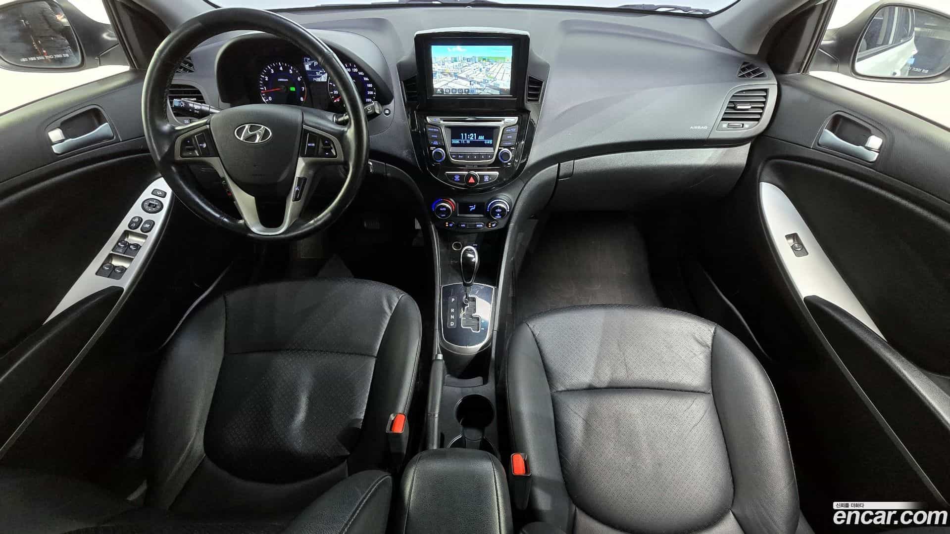Accent Hyundai 2015.3-INNER-007