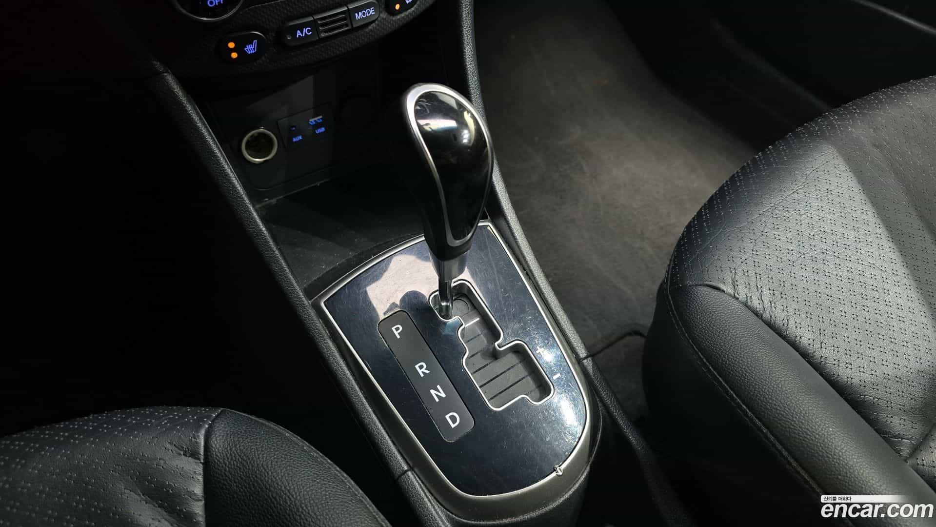 Accent Hyundai 2015.3-INNER-009