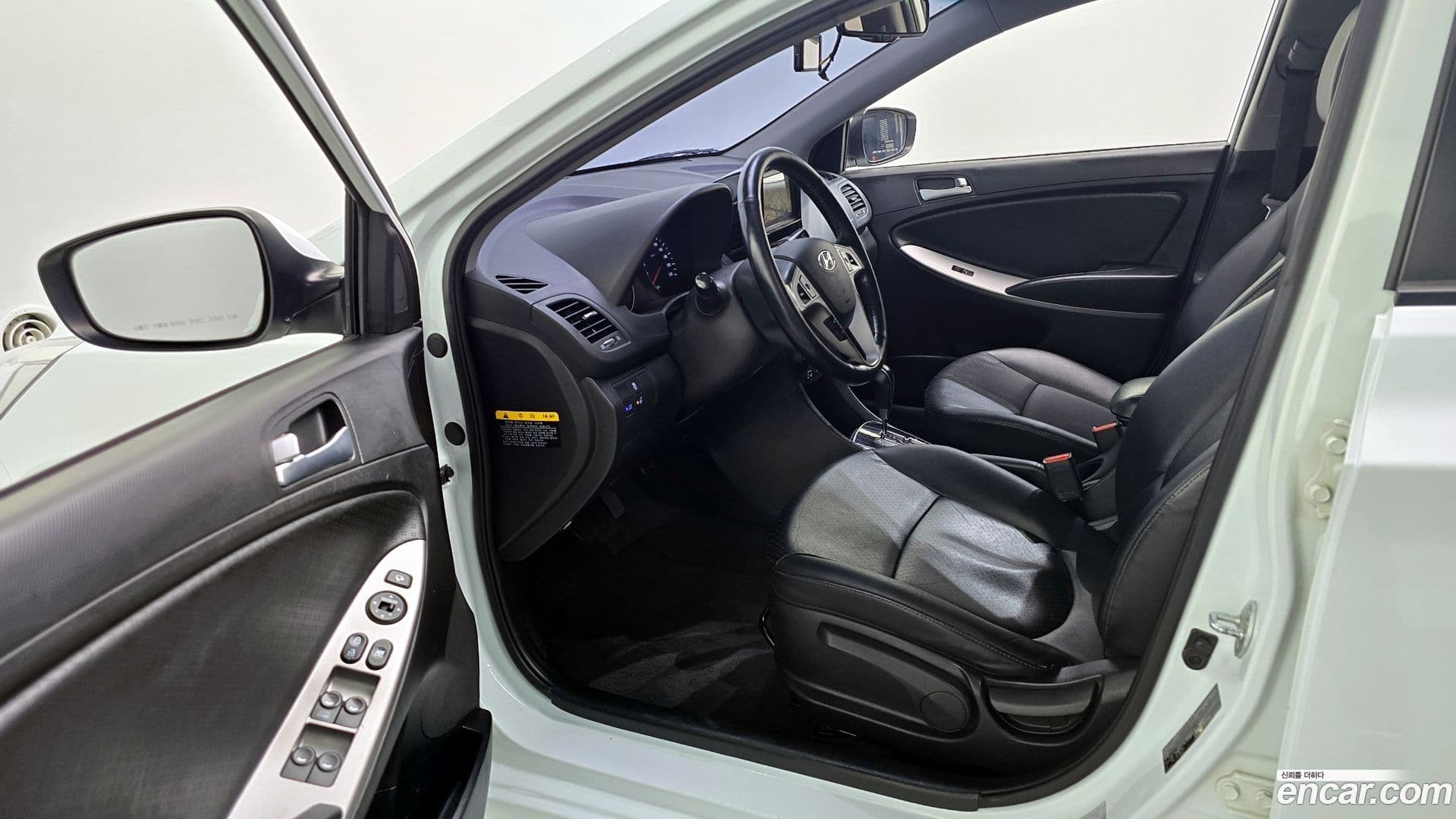 Main__Slider__Photo:Accent Hyundai 2015.3-9