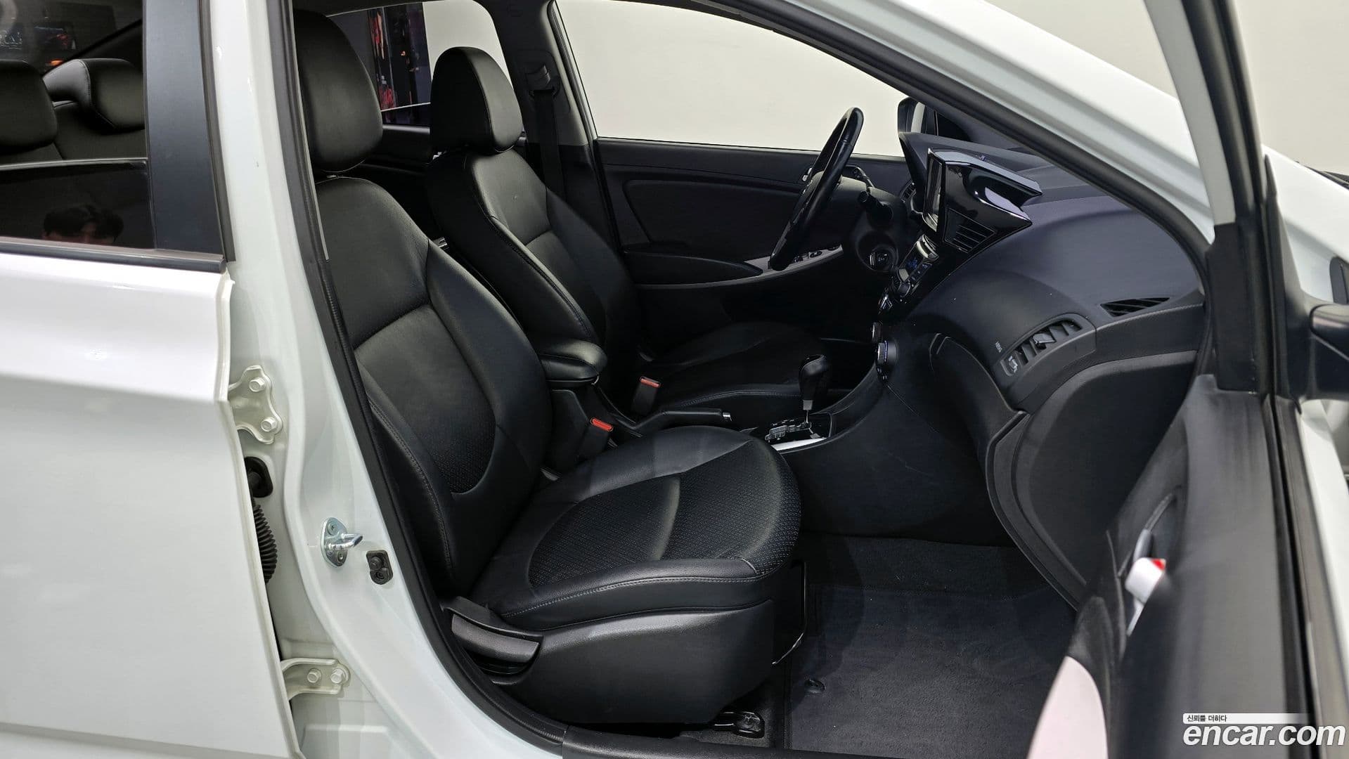 Main__Slider__Photo:Accent Hyundai 2015.3-11