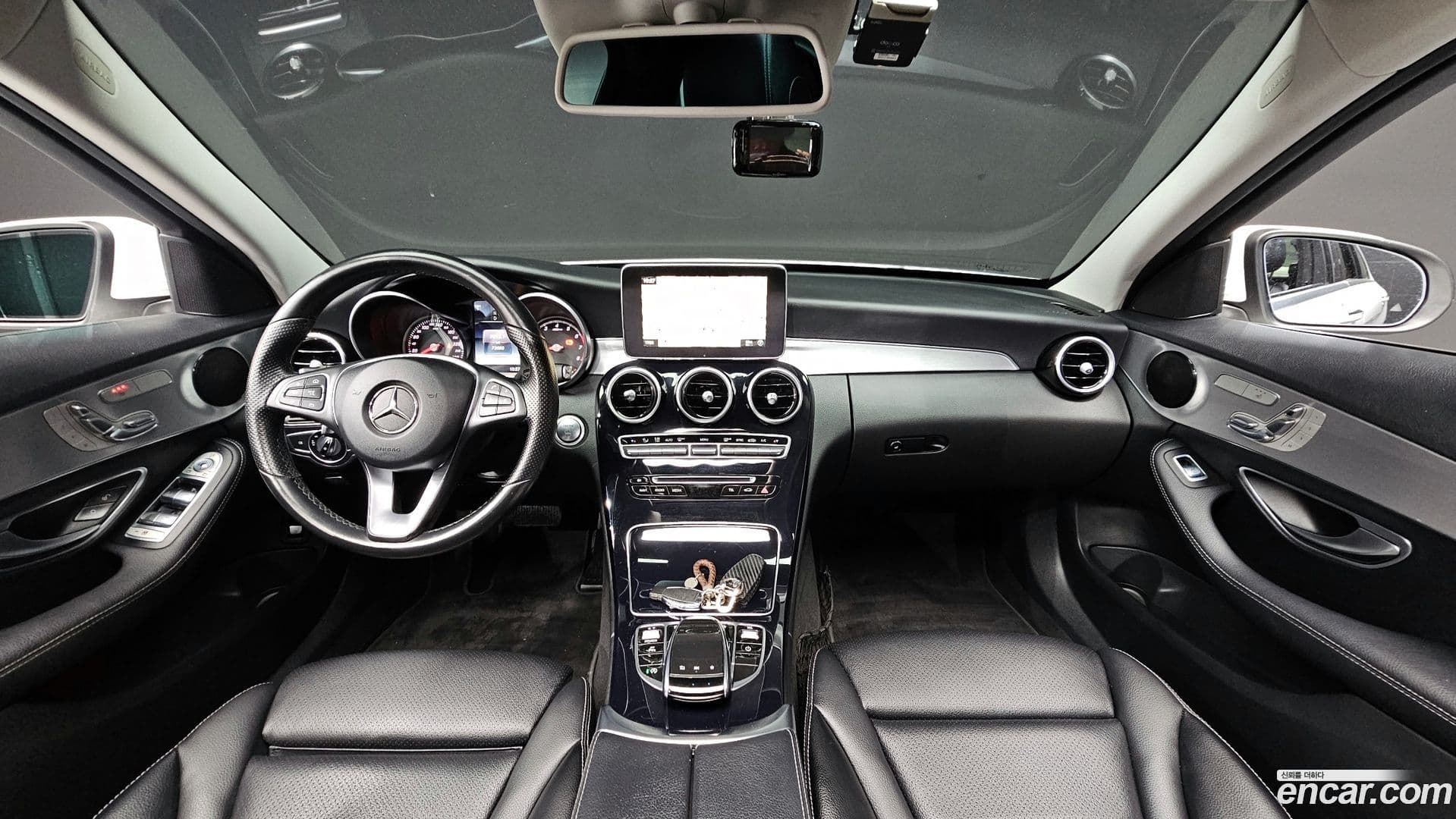 Main__Slider__Photo:C-Class Mercedes-Benz 2016.8-6