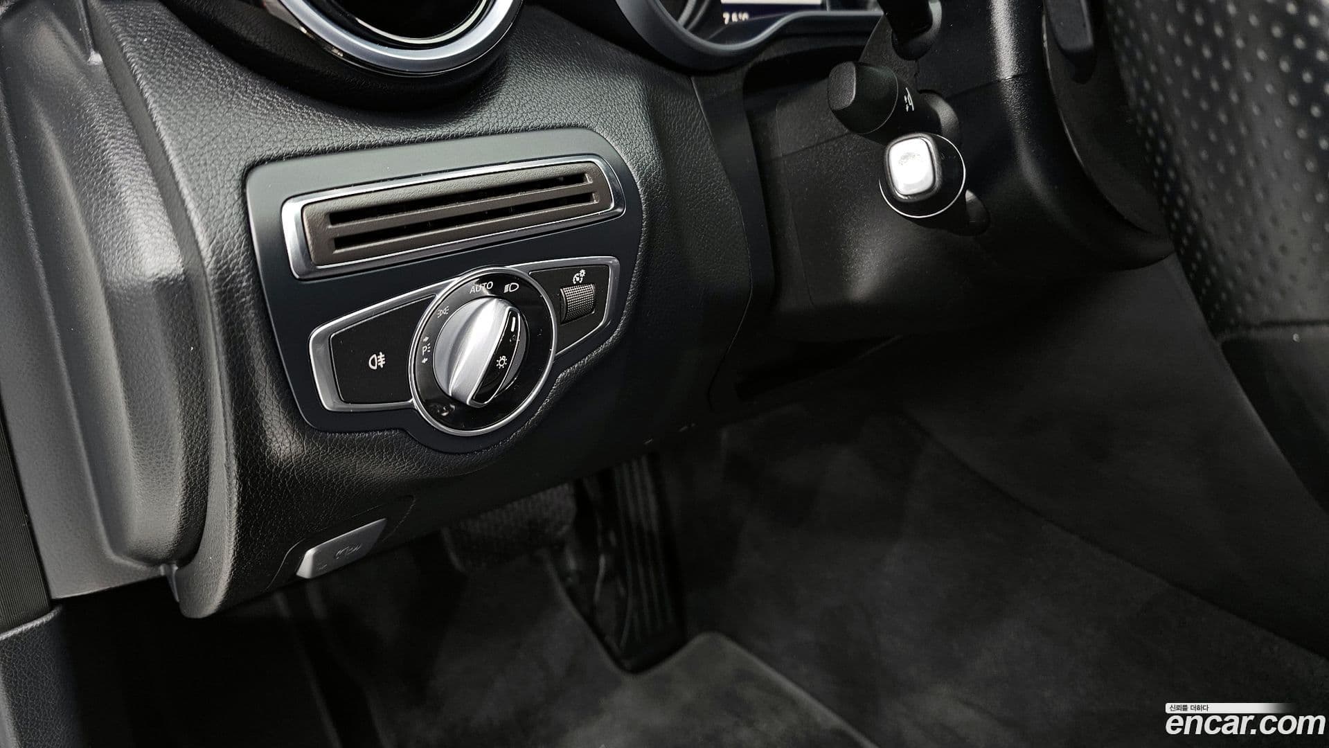 Main__Slider__Photo:C-Class Mercedes-Benz 2016.8-11