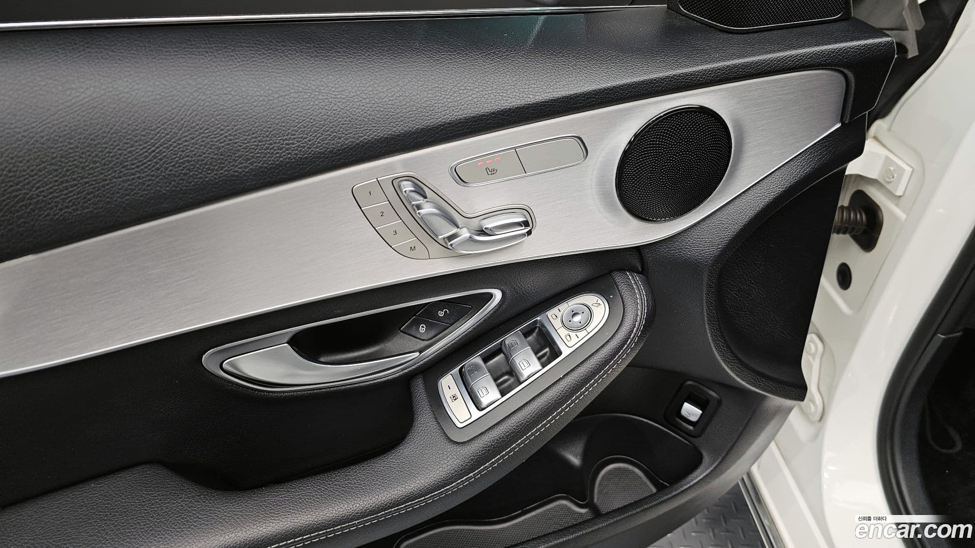 Main__Slider__Photo:C-Class Mercedes-Benz 2016.8-16