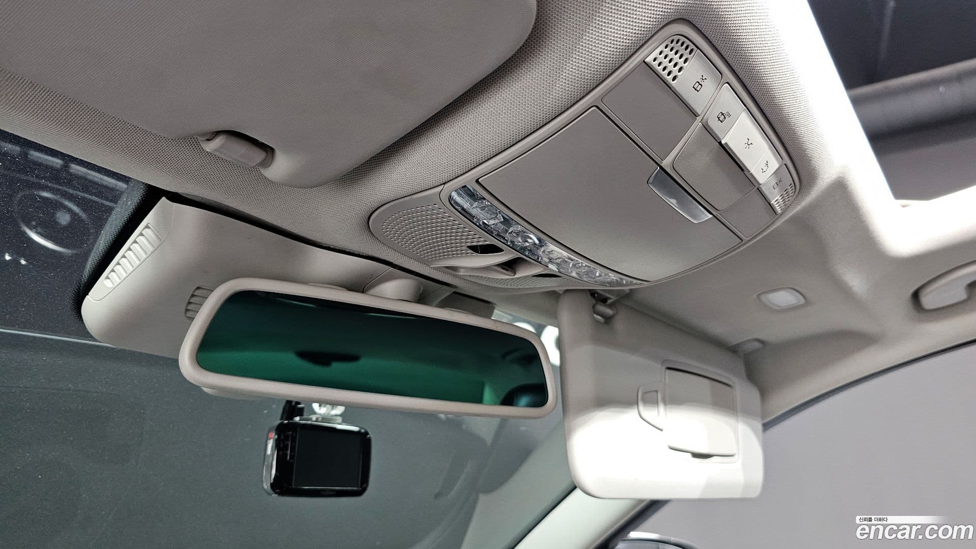 Main__Slider__Photo:C-Class Mercedes-Benz 2016.8-19