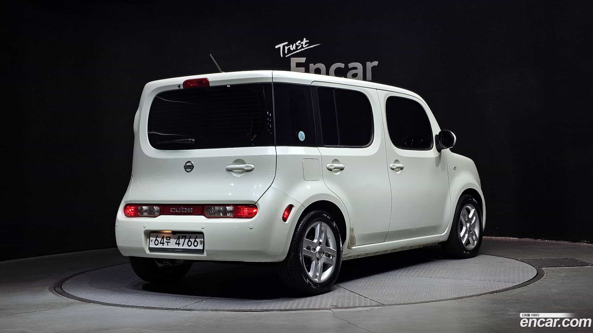 Cube Nissan 2011.11-OUTER-002