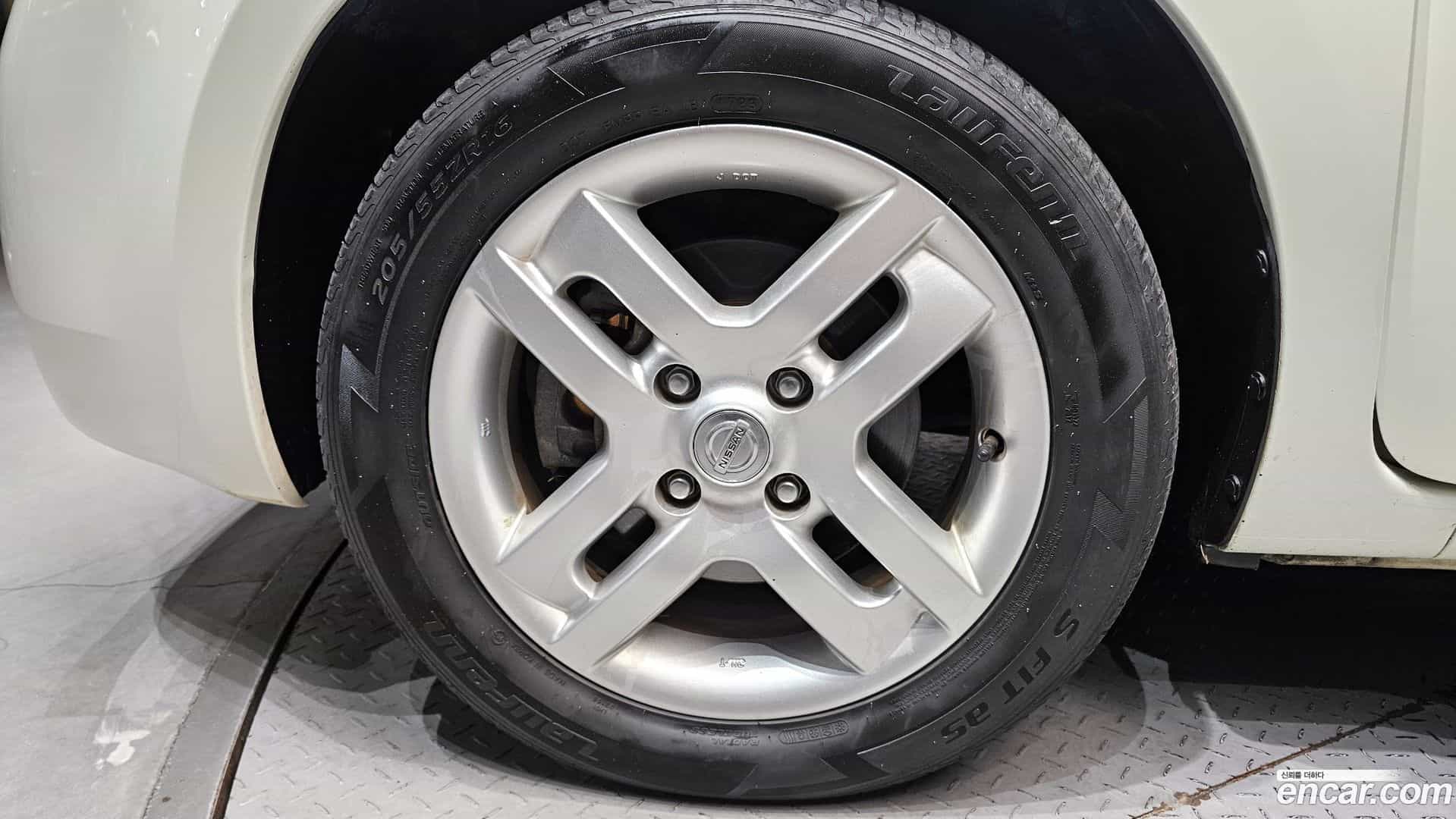 Cube Nissan 2011.11-OUTER-005