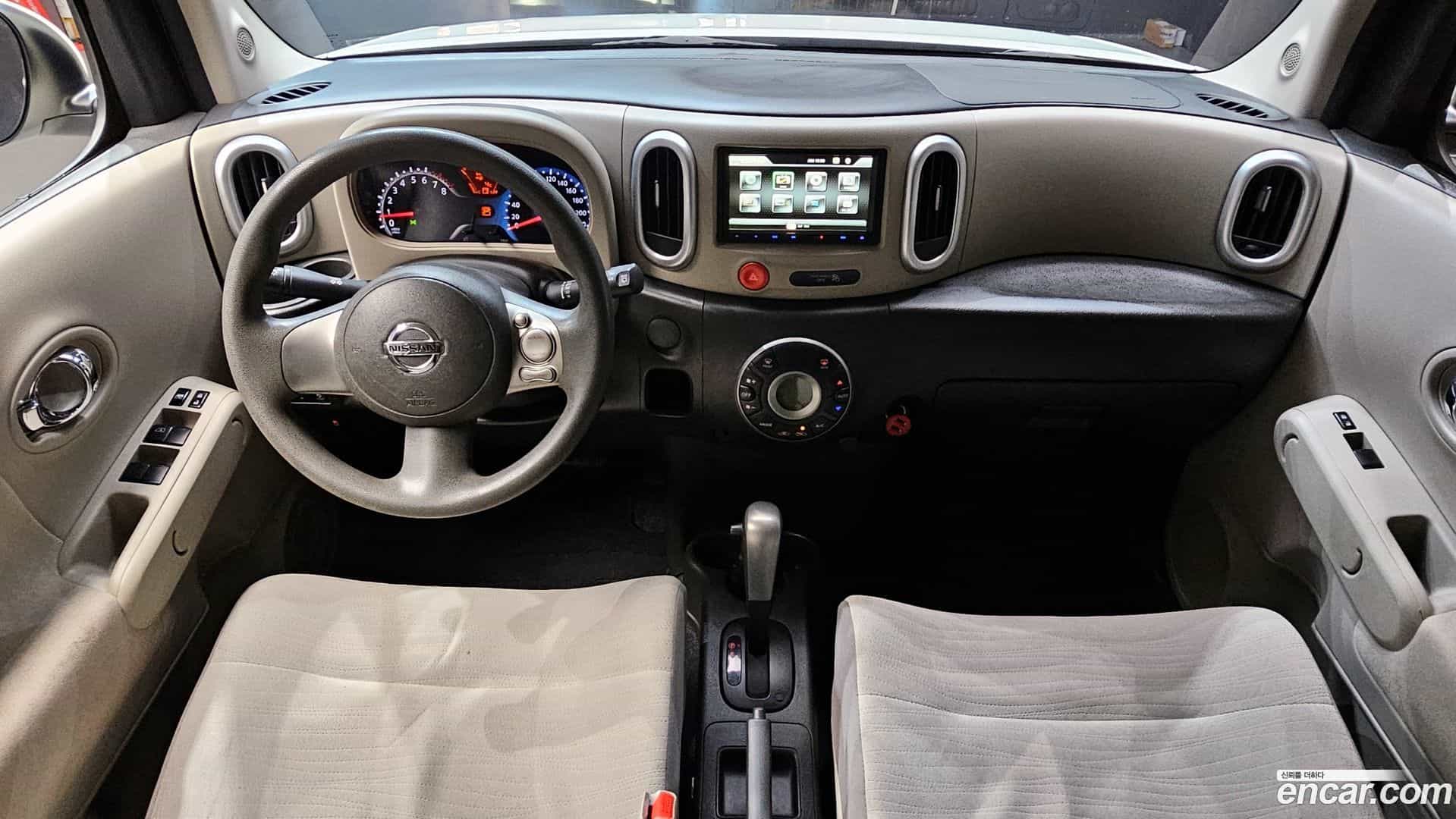 Cube Nissan 2011.11-INNER-007