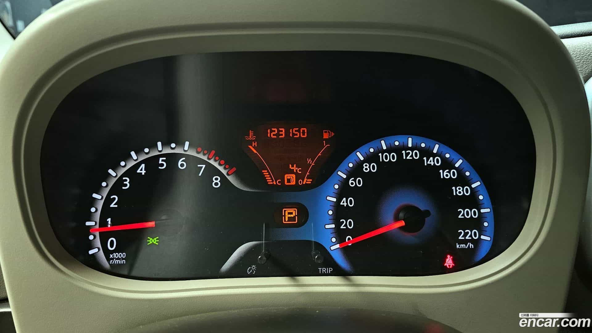 Cube Nissan 2011.11-INNER-008