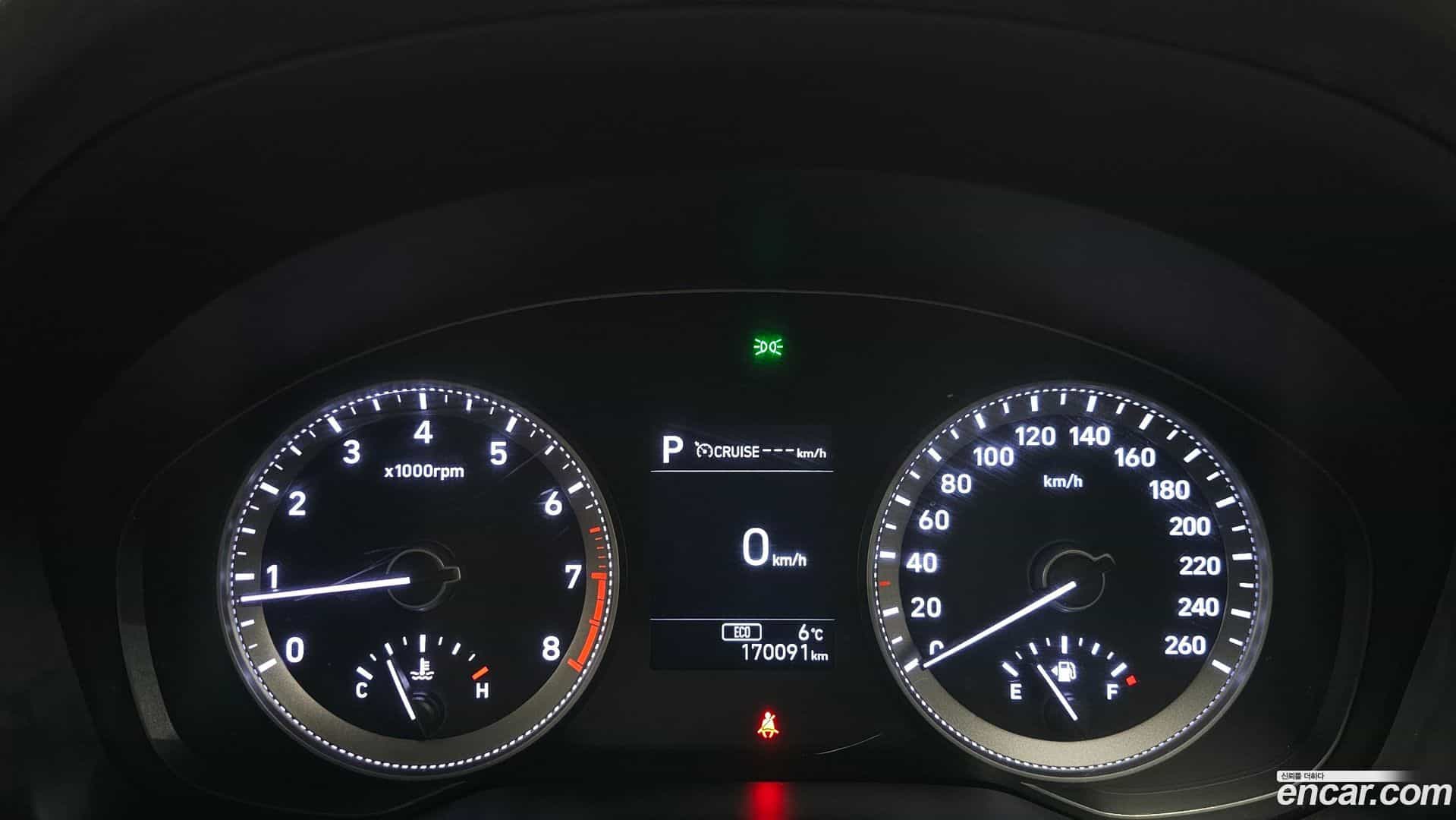 Grandeur Hyundai 2018.1-INNER-008