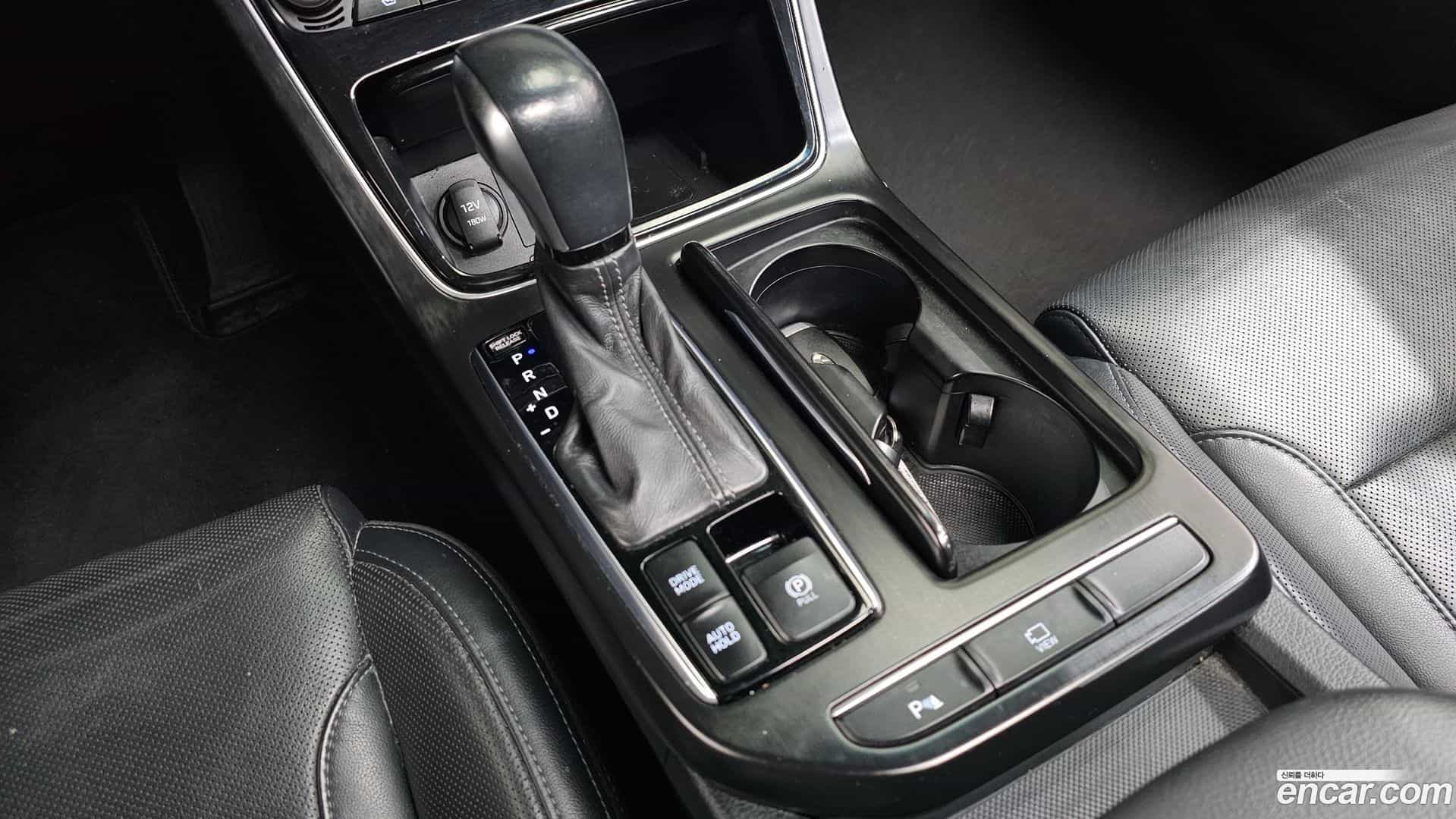 Grandeur Hyundai 2018.1-INNER-009