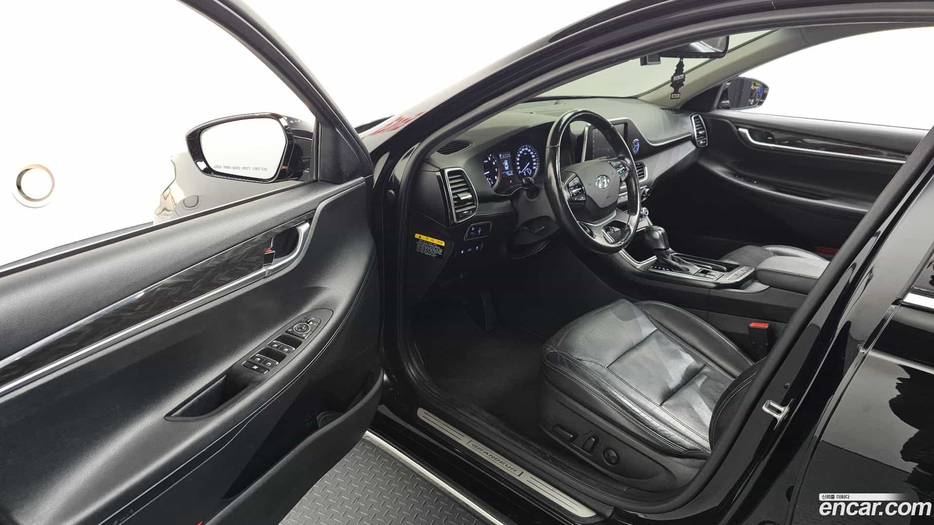 Grandeur Hyundai 2018.1-INNER-010