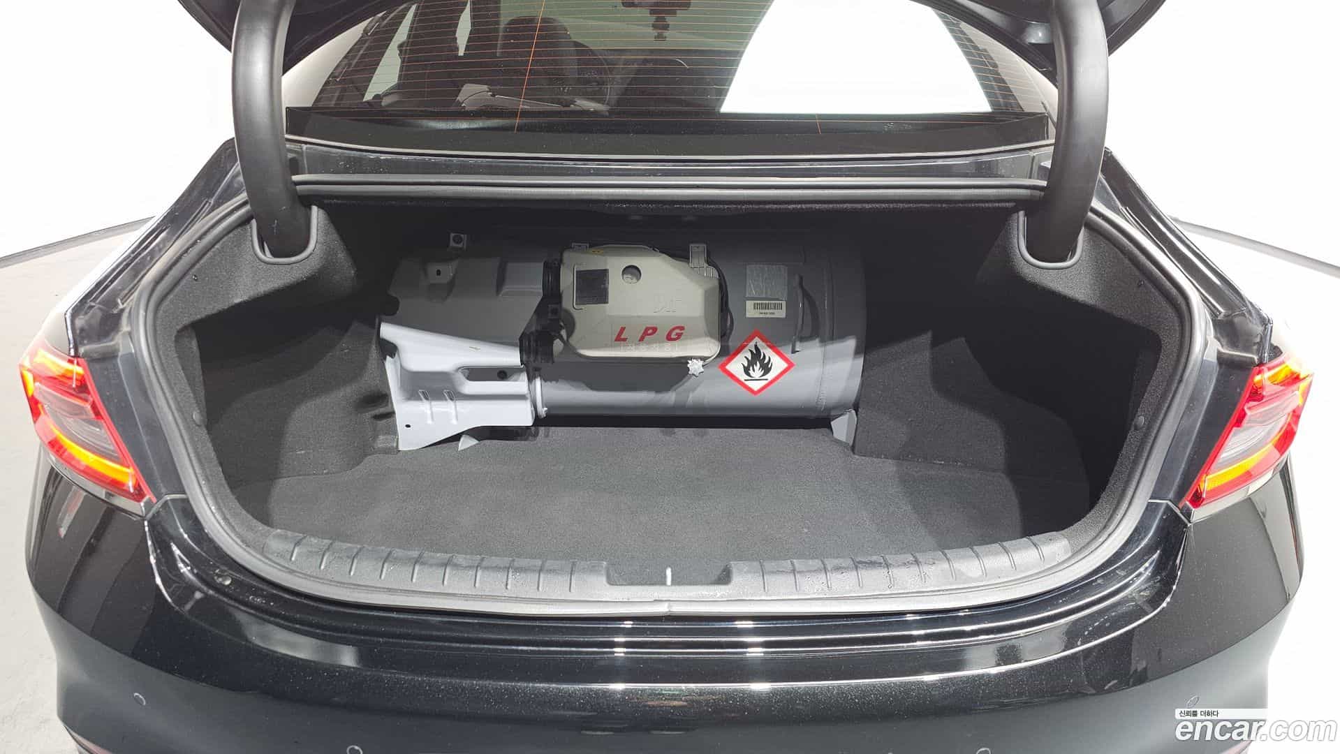 Grandeur Hyundai 2018.1-OPTION-024