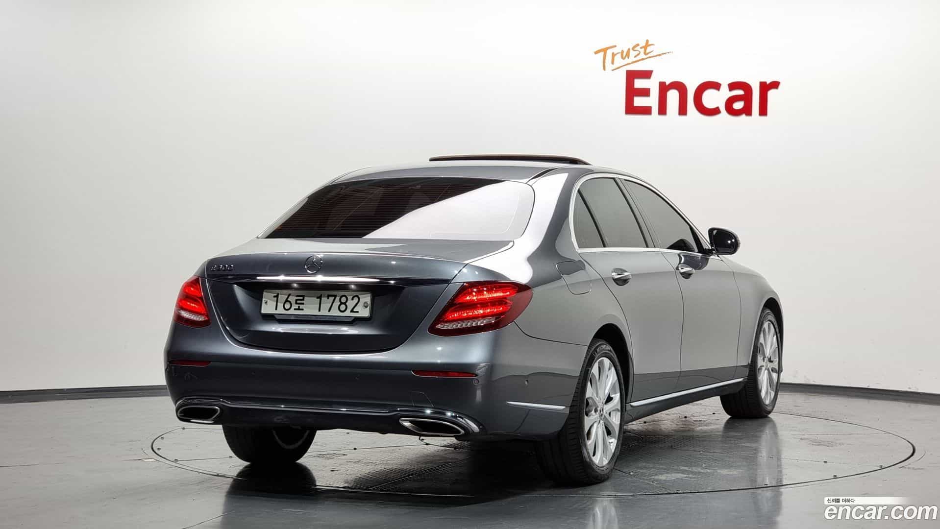 E-Class Mercedes-Benz 2018.10-OUTER-002