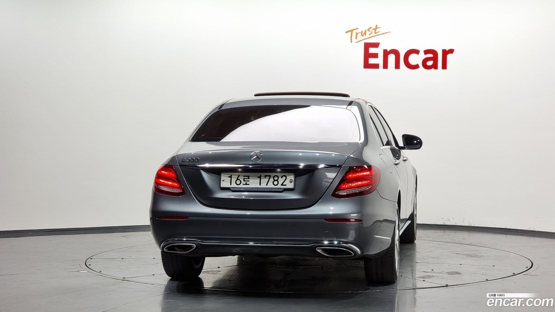 Main__Slider__Photo:E-Class Mercedes-Benz 2018.10-3