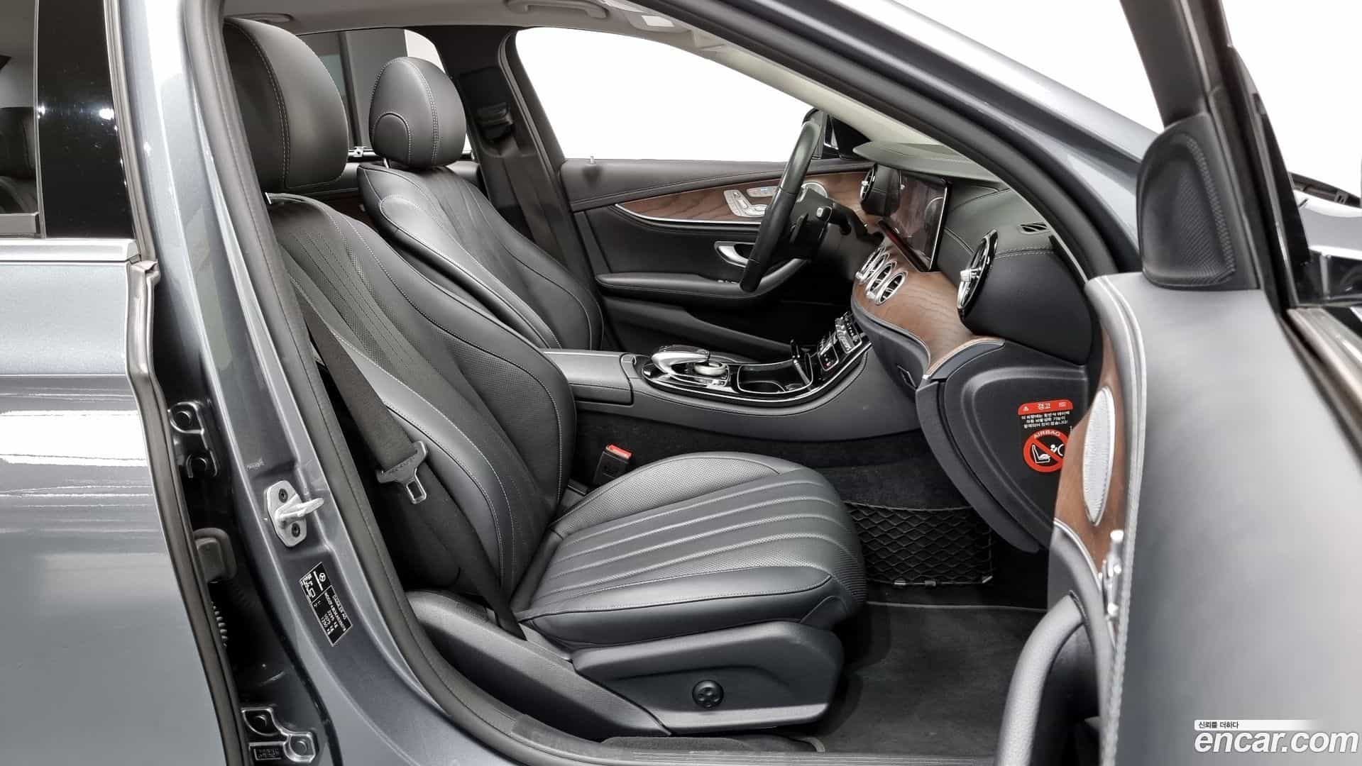 E-Class Mercedes-Benz 2018.10-OPTION-015