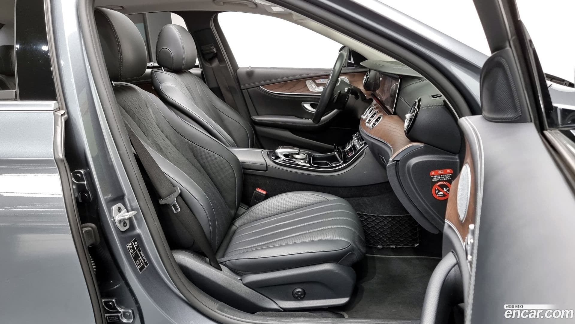 Main__Slider__Photo:E-Class Mercedes-Benz 2018.10-10