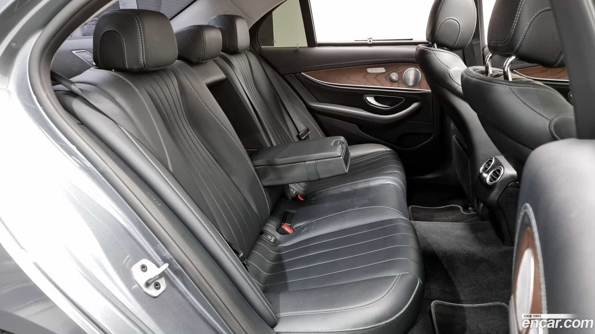 E-Class Mercedes-Benz 2018.10-OPTION-016