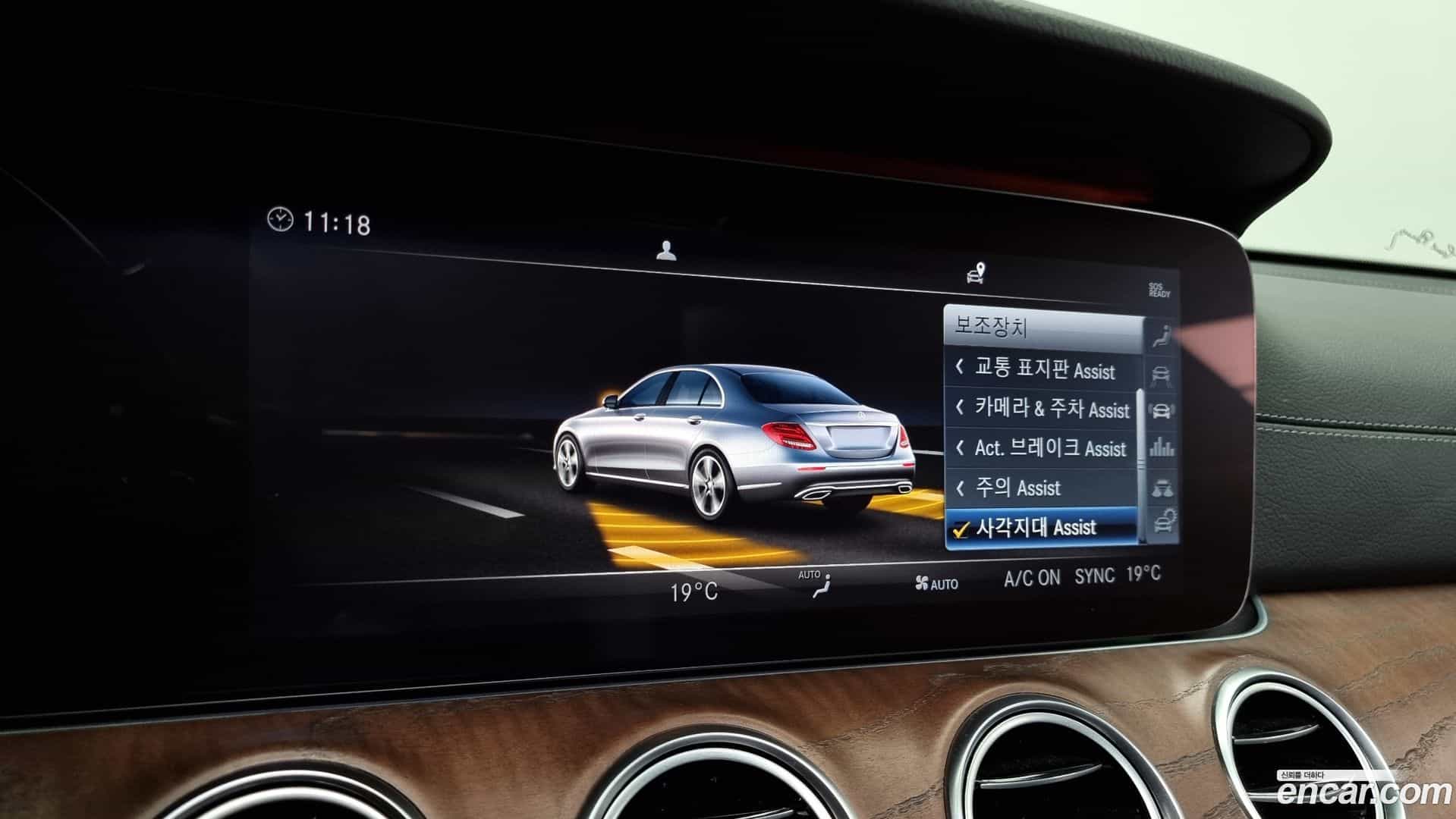 E-Class Mercedes-Benz 2018.10-OPTION-020