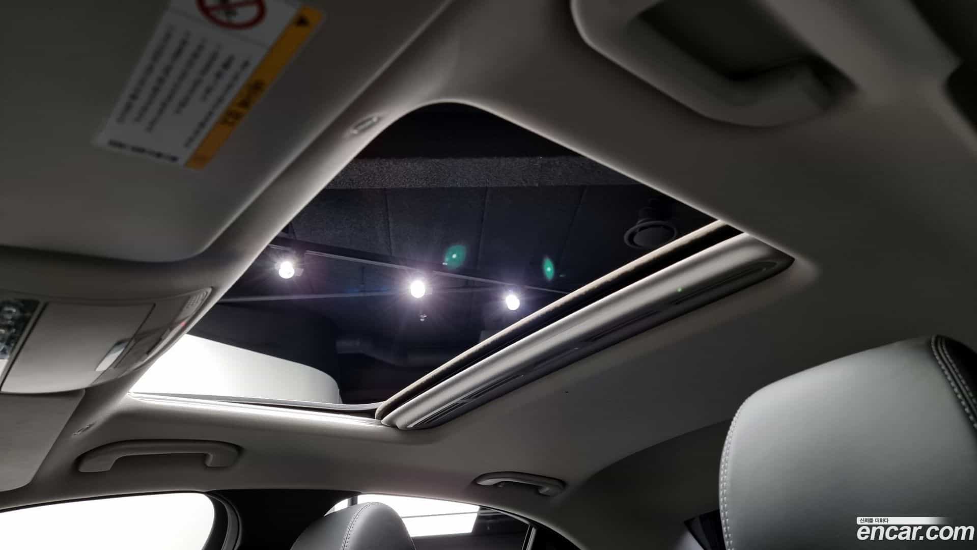 E-Class Mercedes-Benz 2018.10-OPTION-023