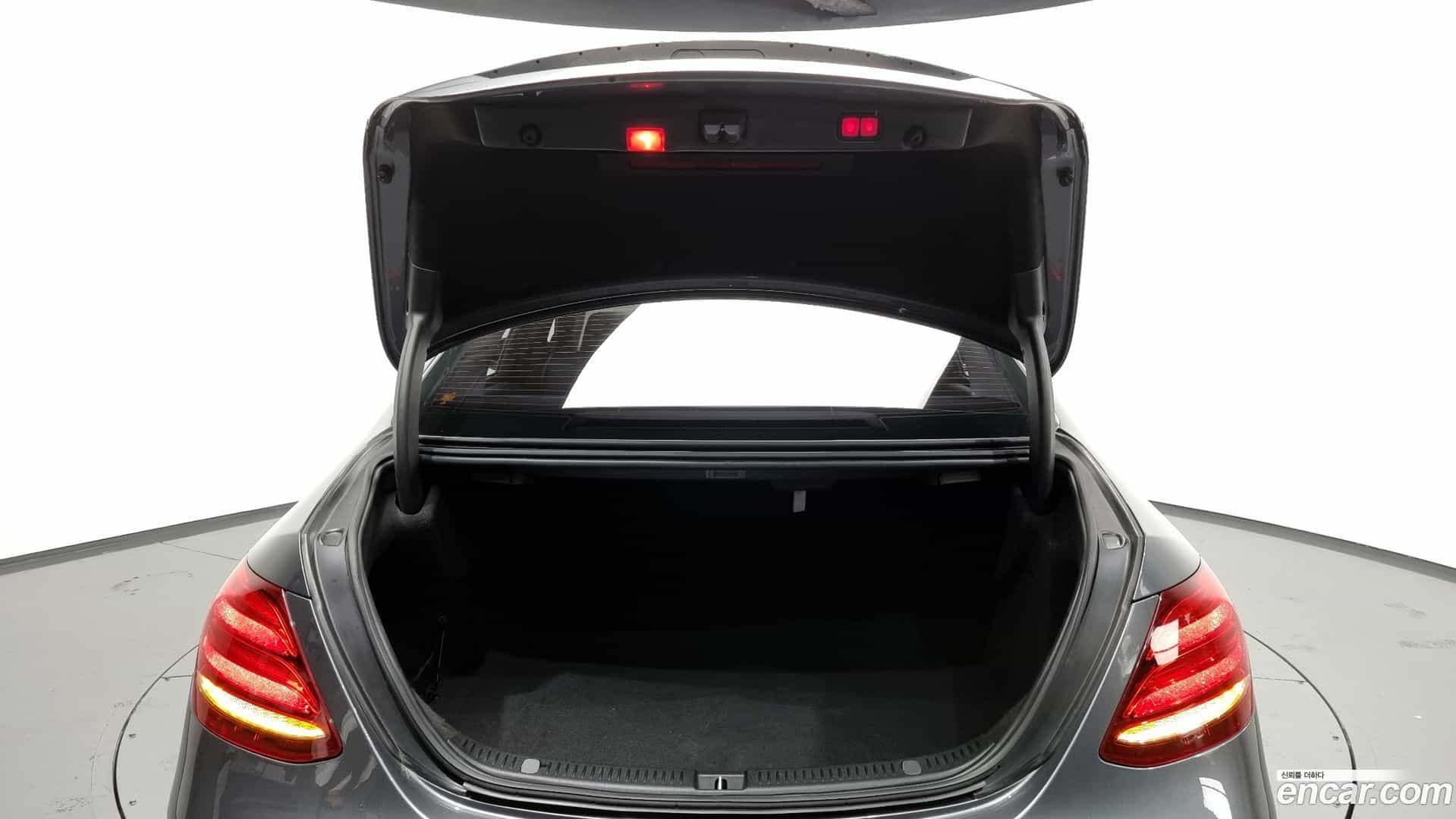 E-Class Mercedes-Benz 2018.10-OPTION-024