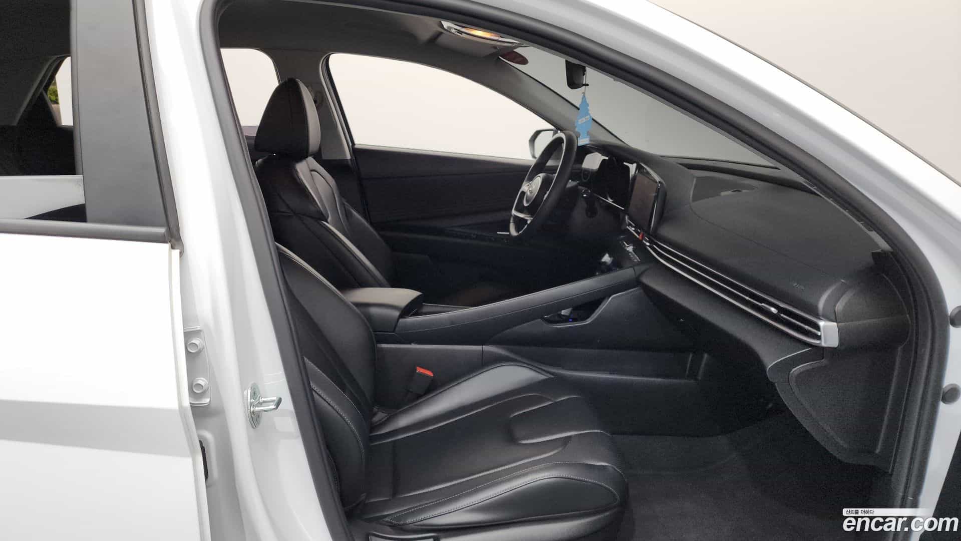 AVANTE Hyundai 2022.4-OPTION-015