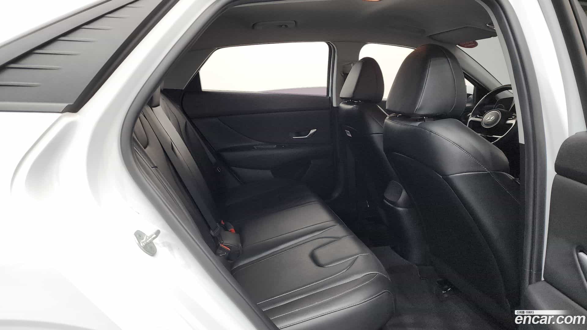 AVANTE Hyundai 2022.4-OPTION-016