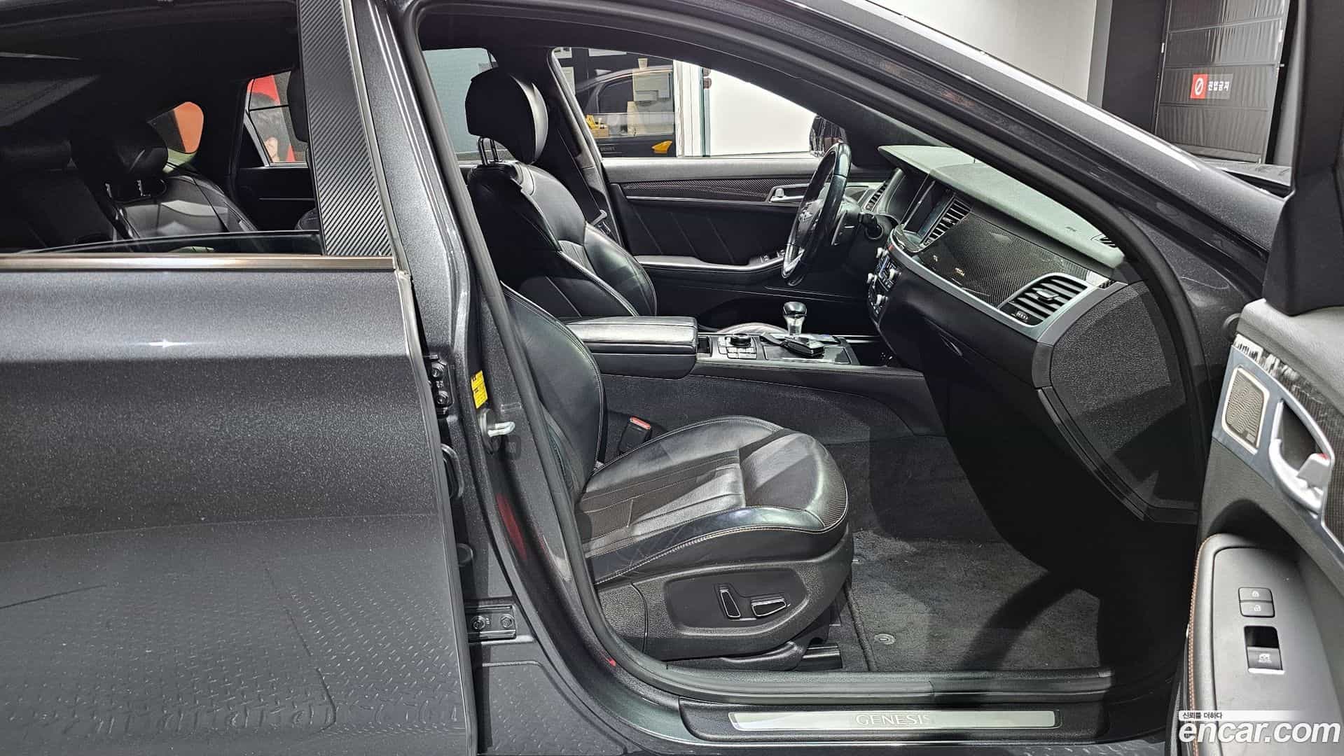 G80 Genesis 2017.0-INNER-010