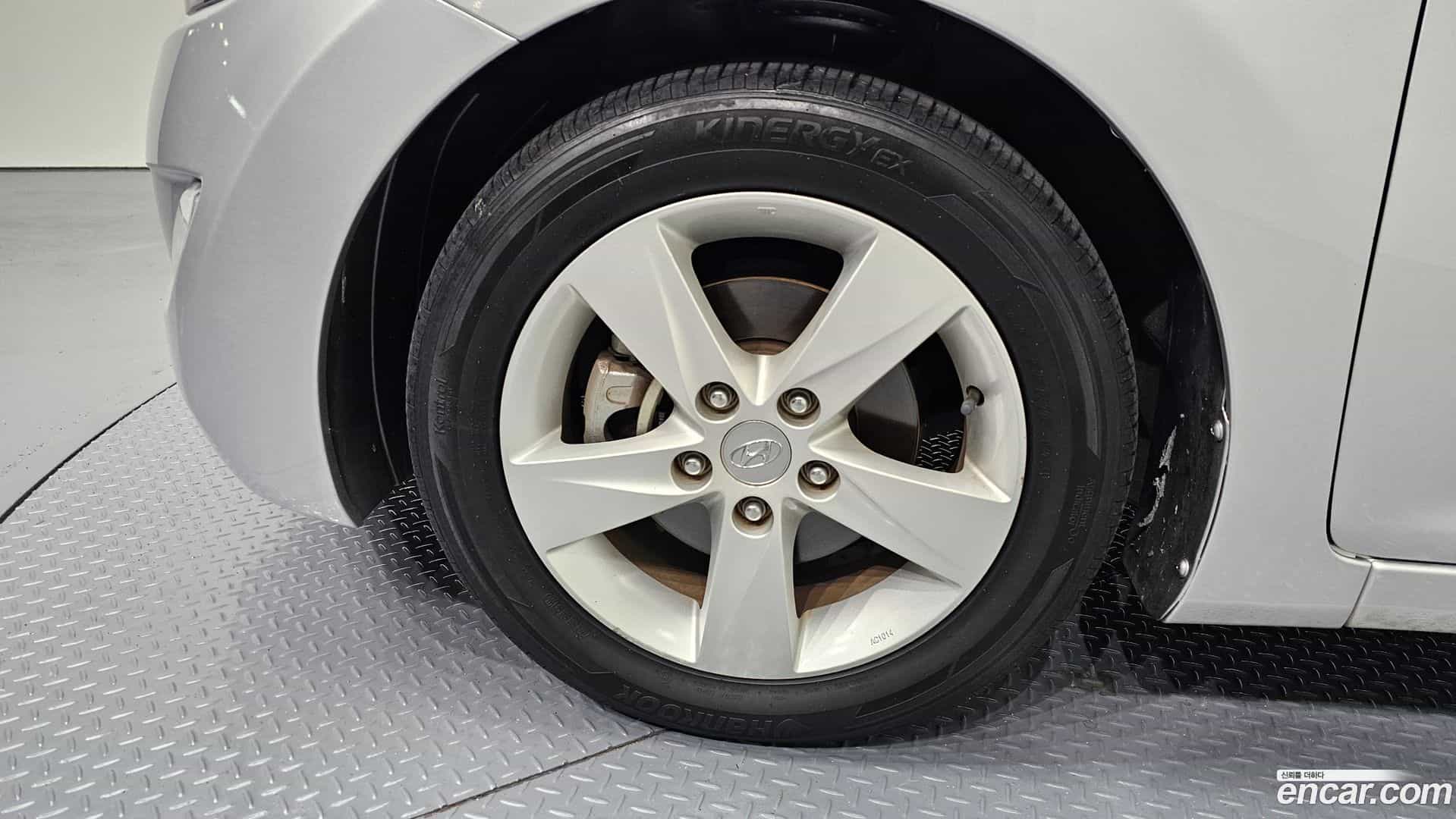 AVANTE Hyundai 2013.2-OUTER-005