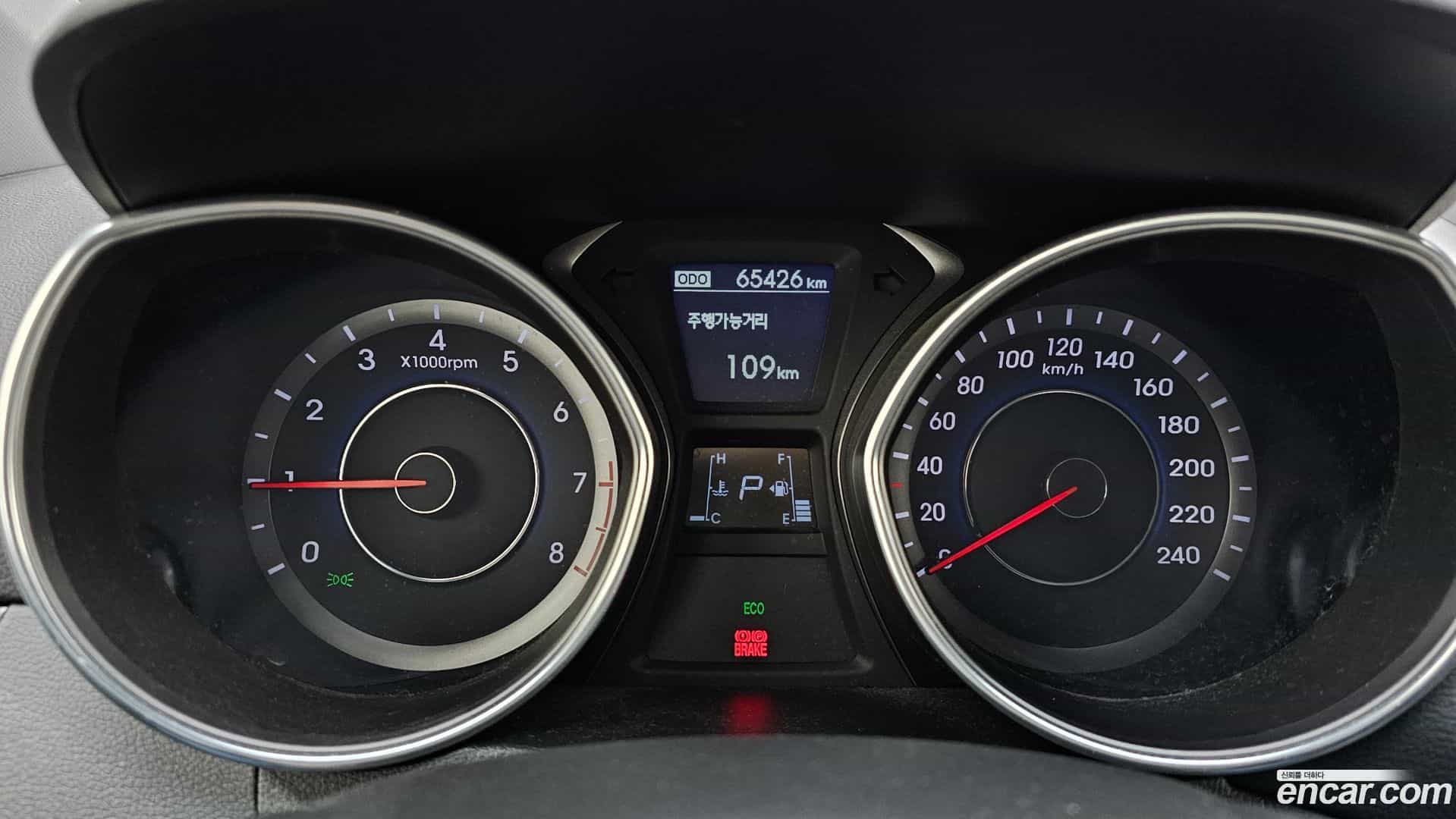 AVANTE Hyundai 2013.2-INNER-008