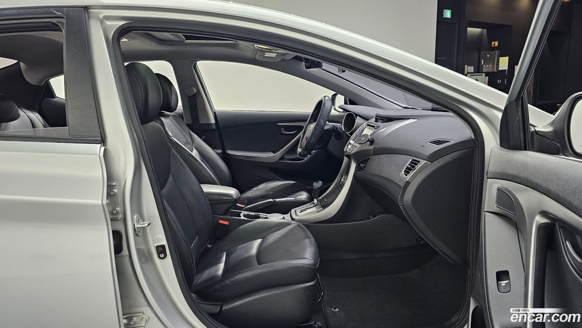 Main__Slider__Photo:AVANTE Hyundai 2013.2-9