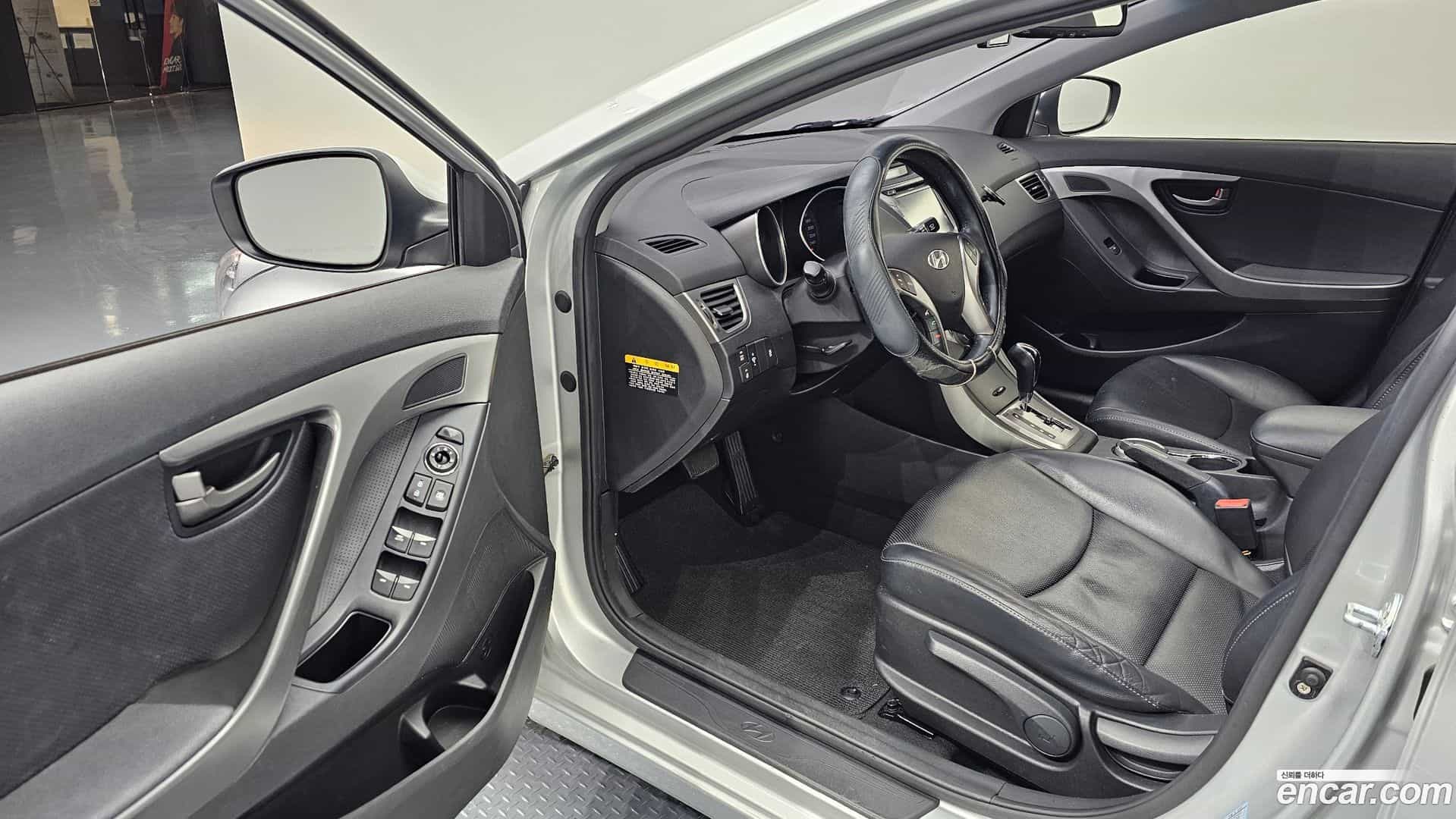 AVANTE Hyundai 2013.2-OPTION-015