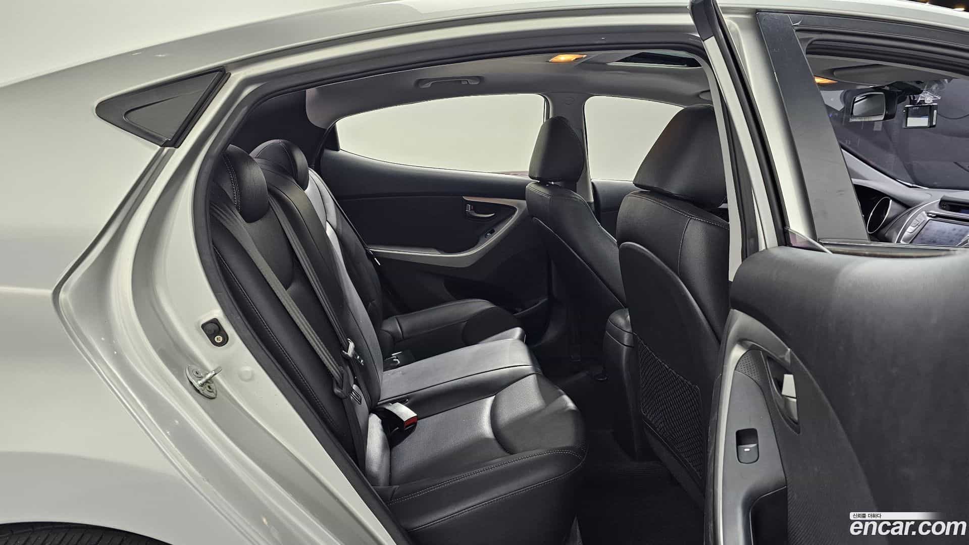 AVANTE Hyundai 2013.2-OPTION-016