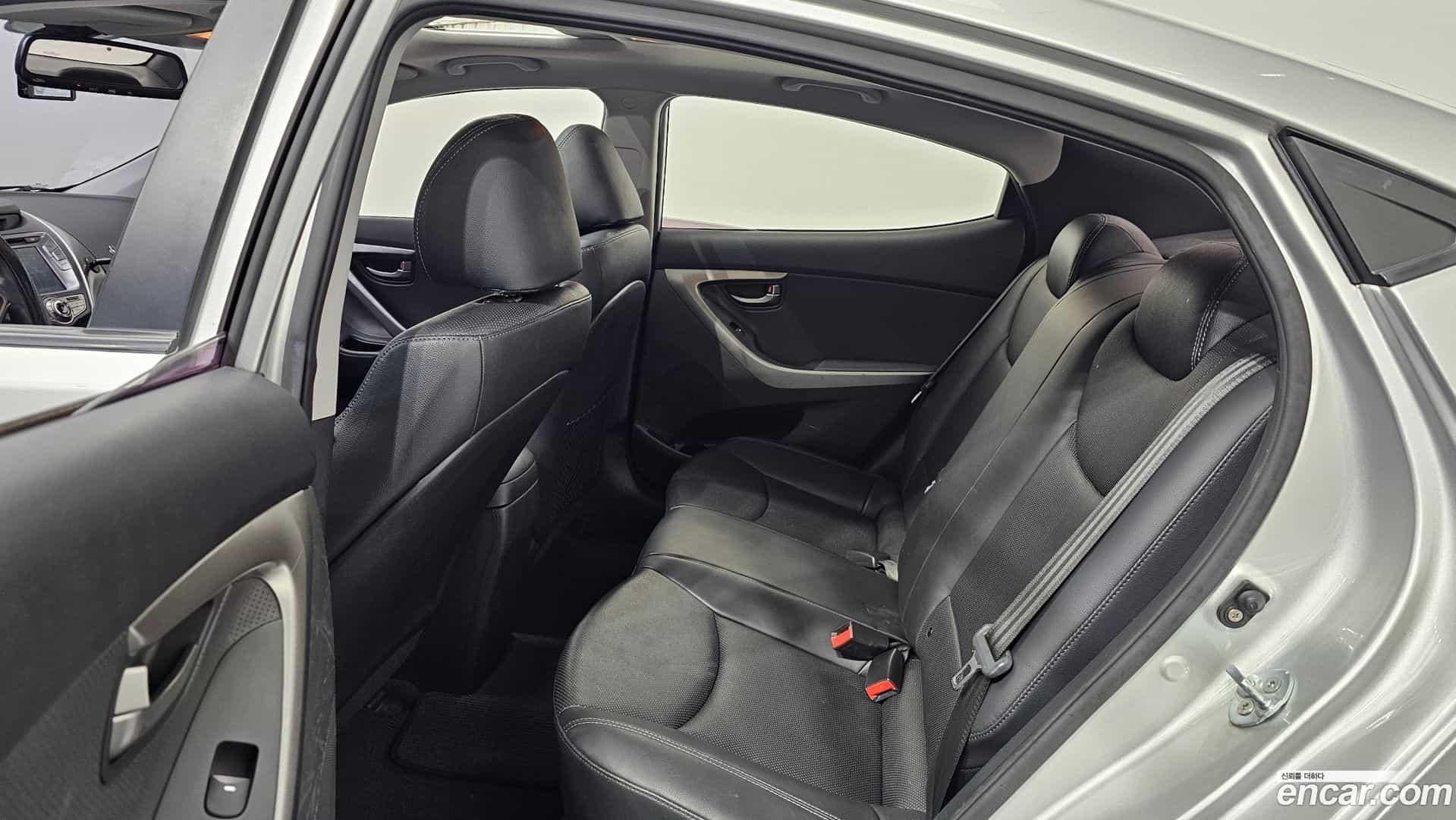 AVANTE Hyundai 2013.2-OPTION-017