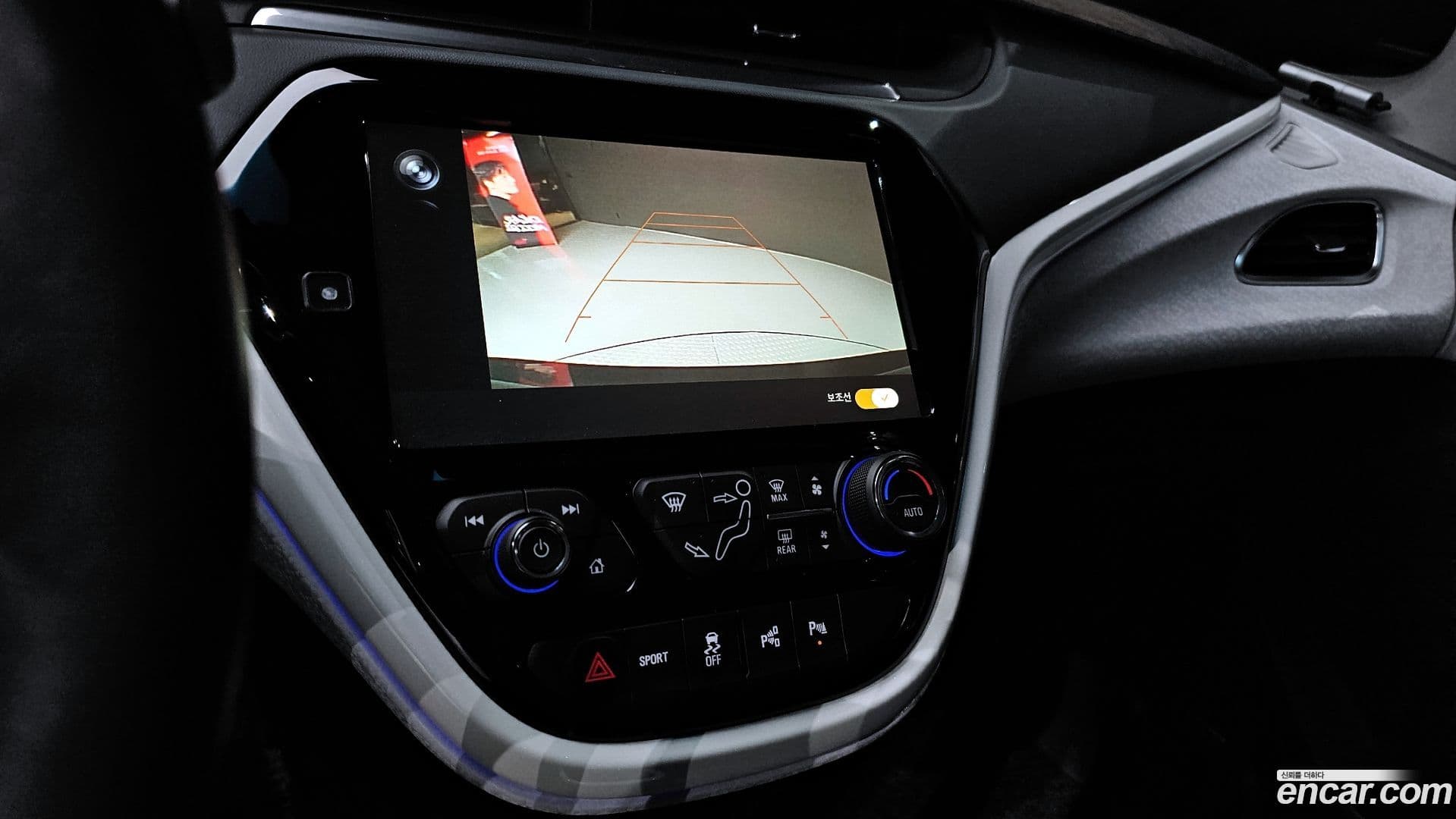 Main__Slider__Photo:Bolt EV Chevrolet 2019.10-14